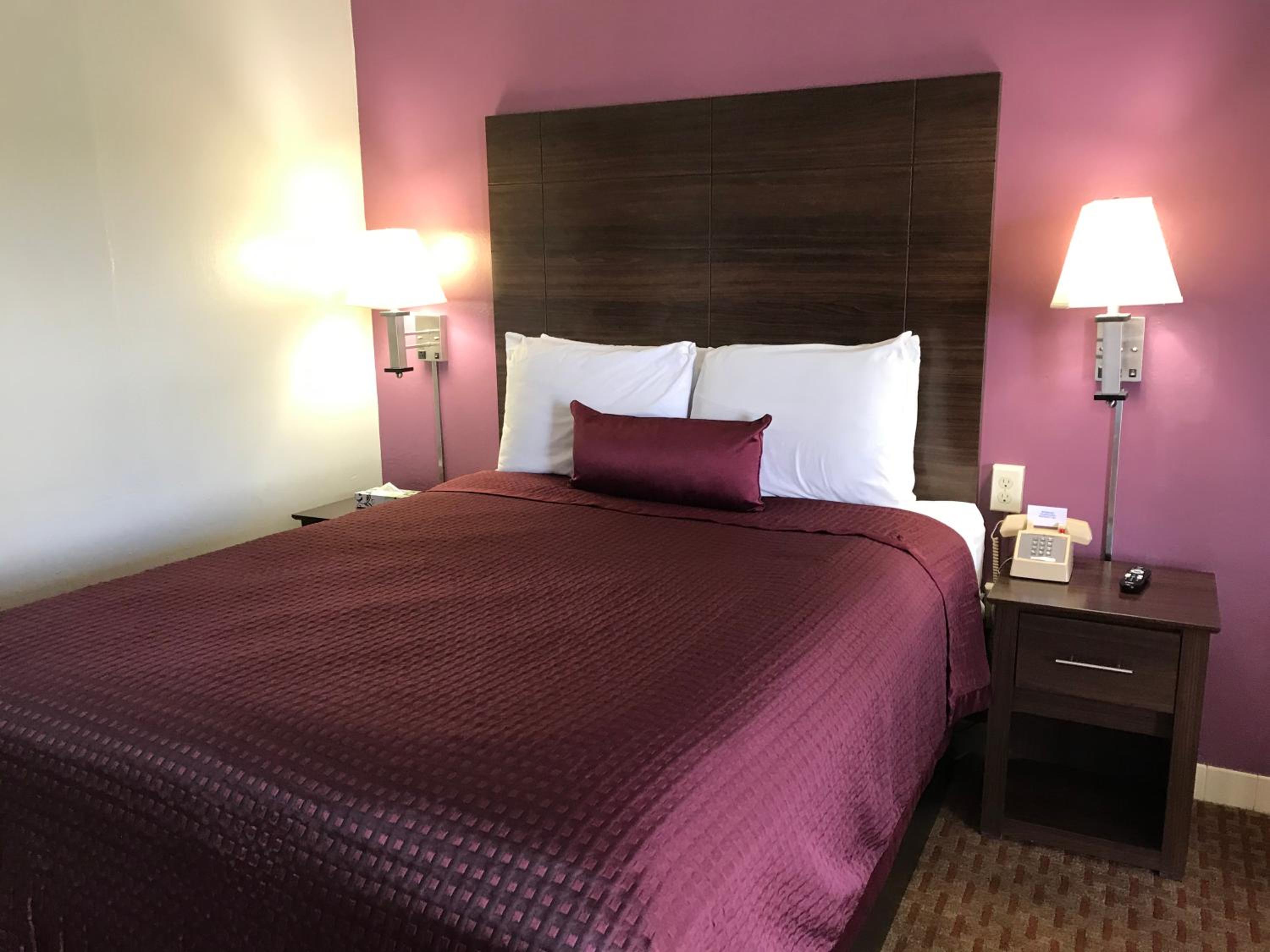 Queen Room photo 1