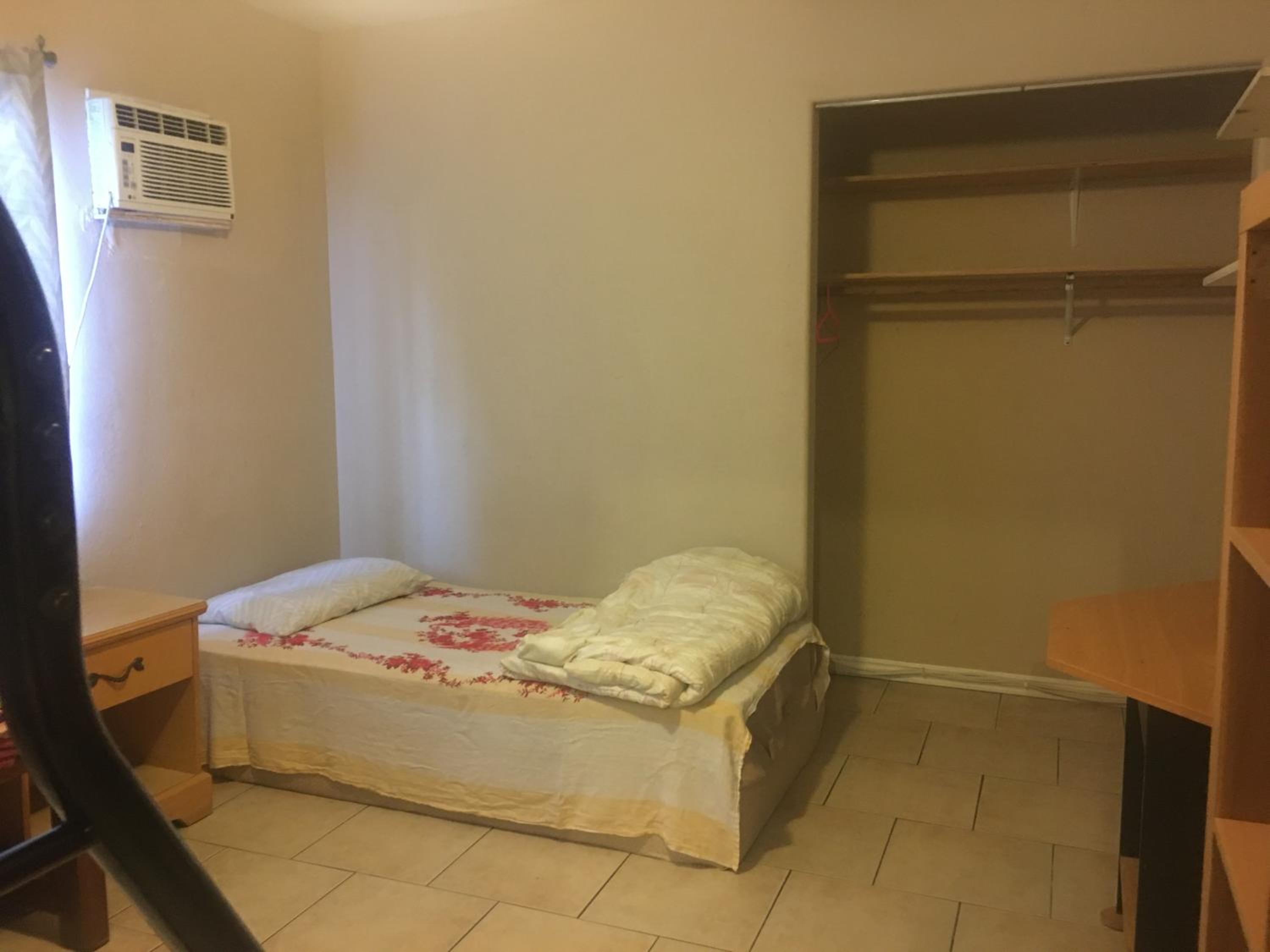 Quadruple Room with Shared Bathroom photo 3