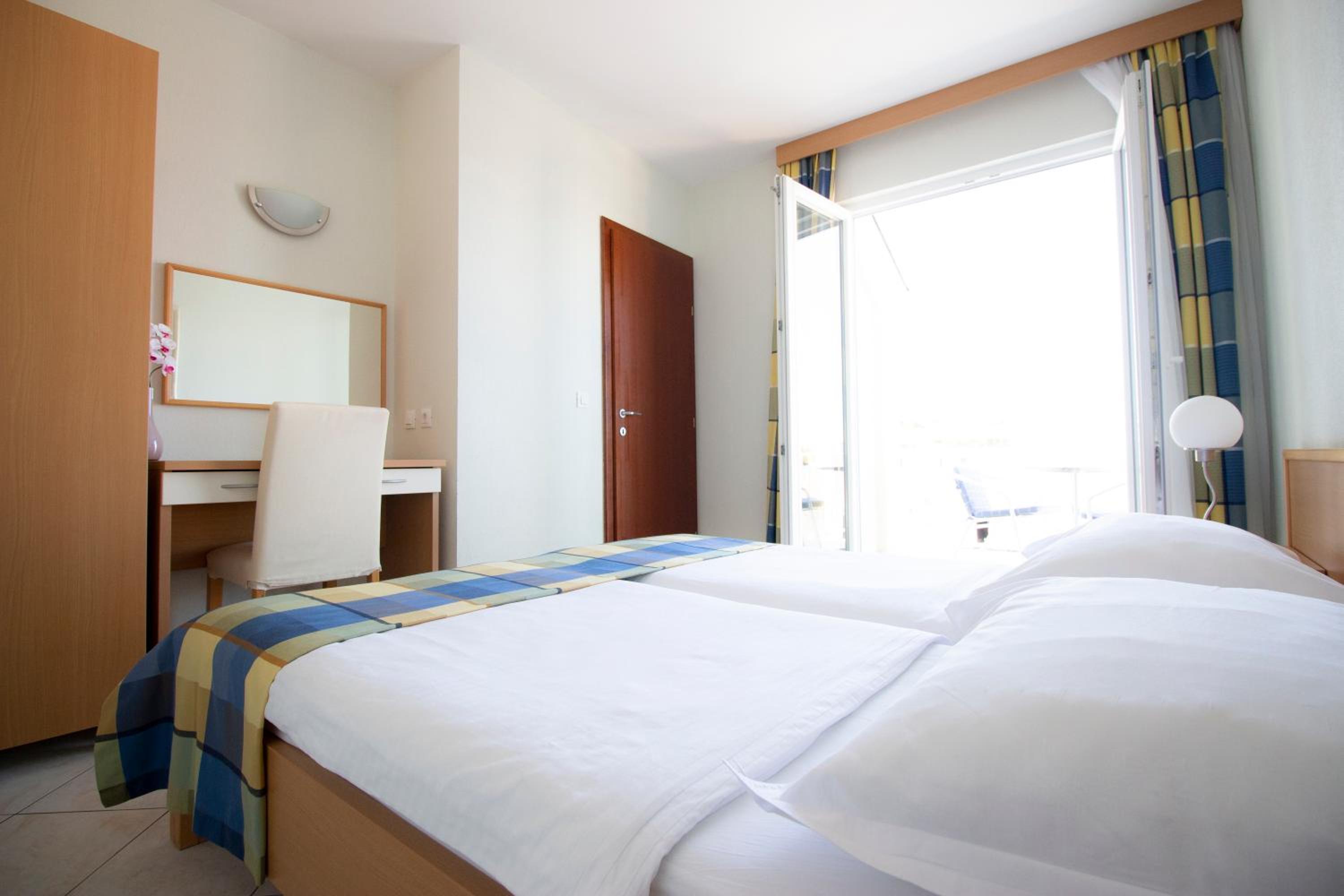 One-Bedroom Apartment - Photo 1