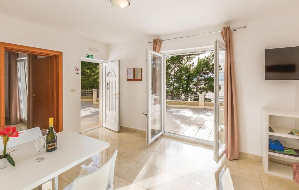 Apartment with Pool View  photo 1
