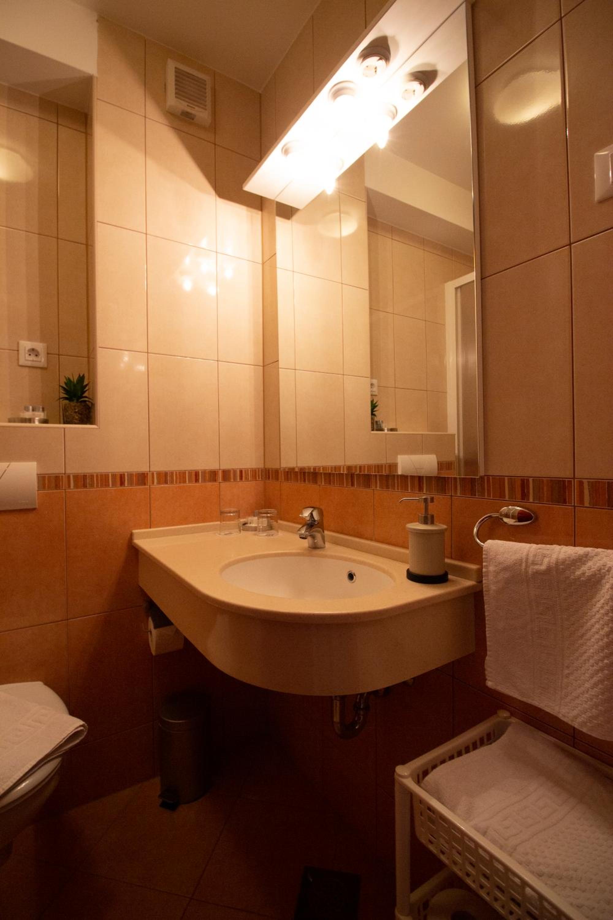 One-Bedroom Apartment - Photo 14