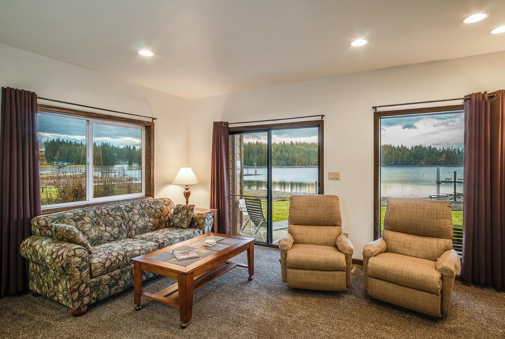 Suite with Lake View photo 3