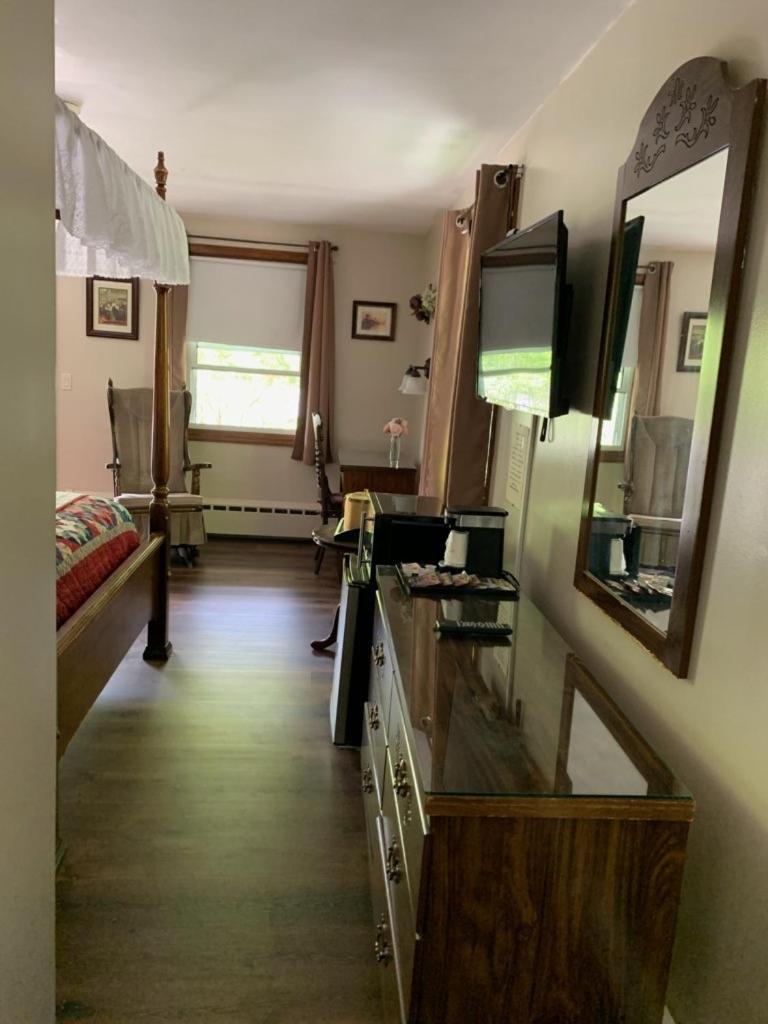Queen Room photo 1