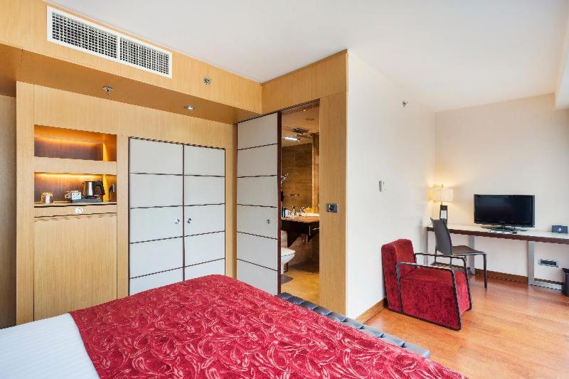 Suite - Photo 2