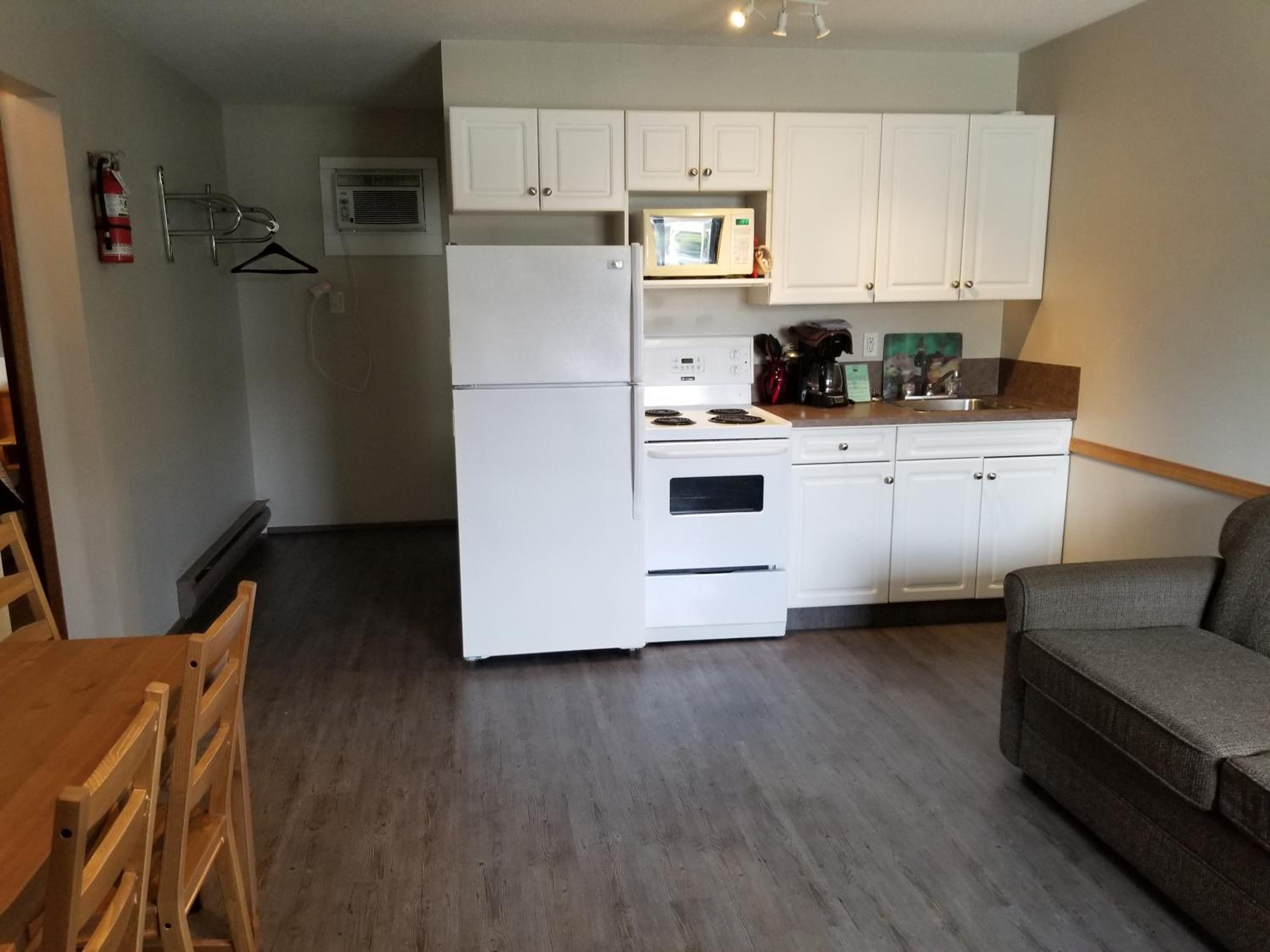 2 King 2 Bedroom Suite with Kitchen photo 3