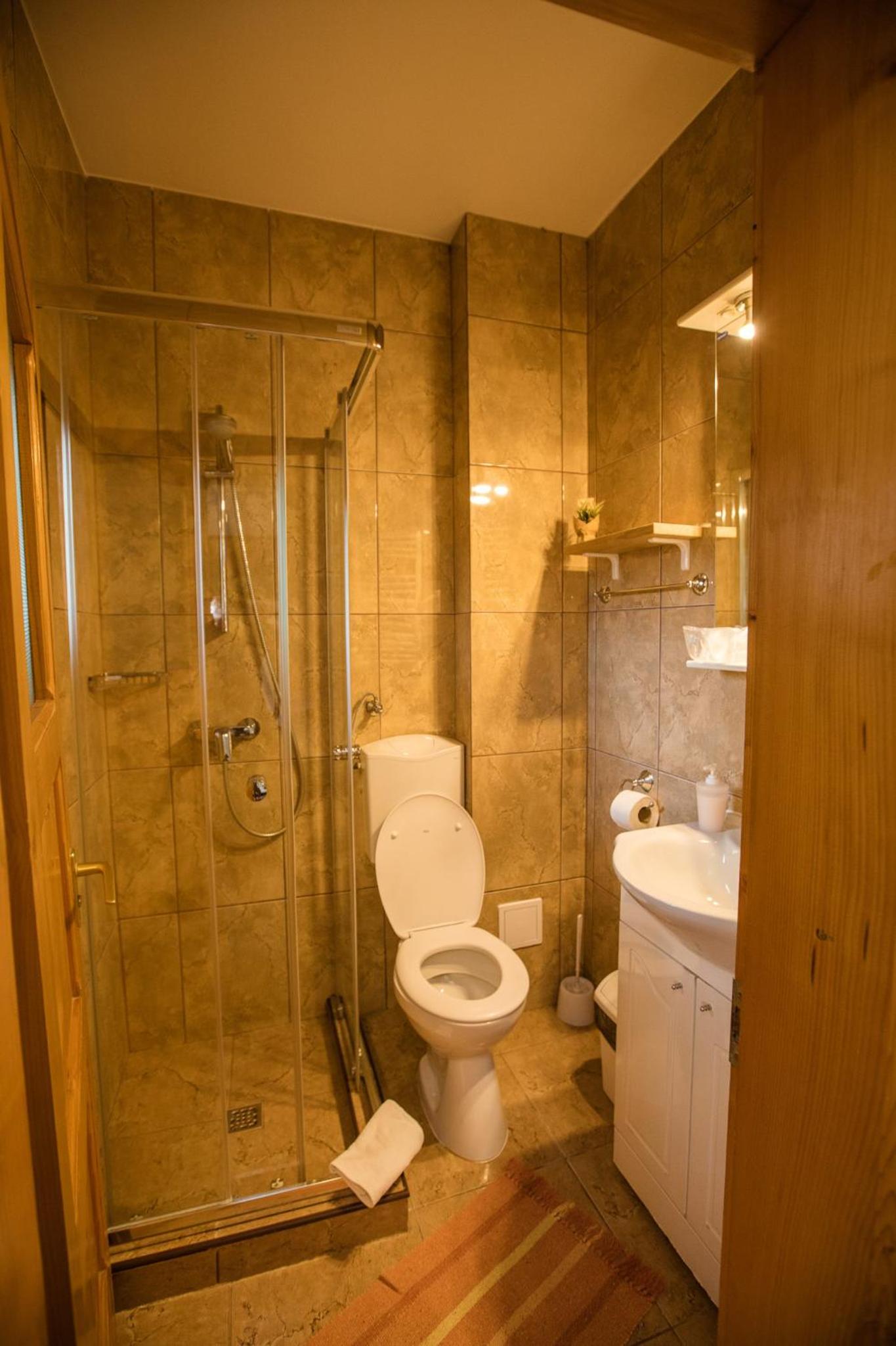 Double Room - Photo 6