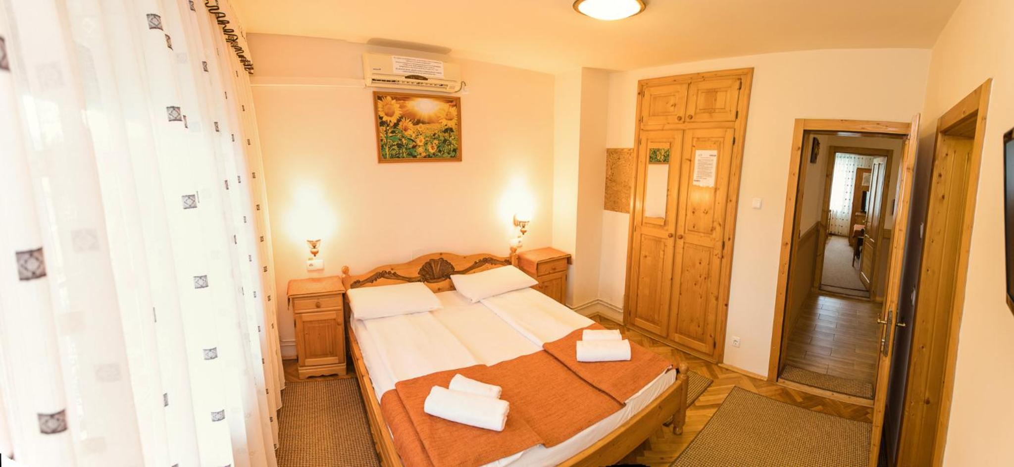 Double Room - Photo 8