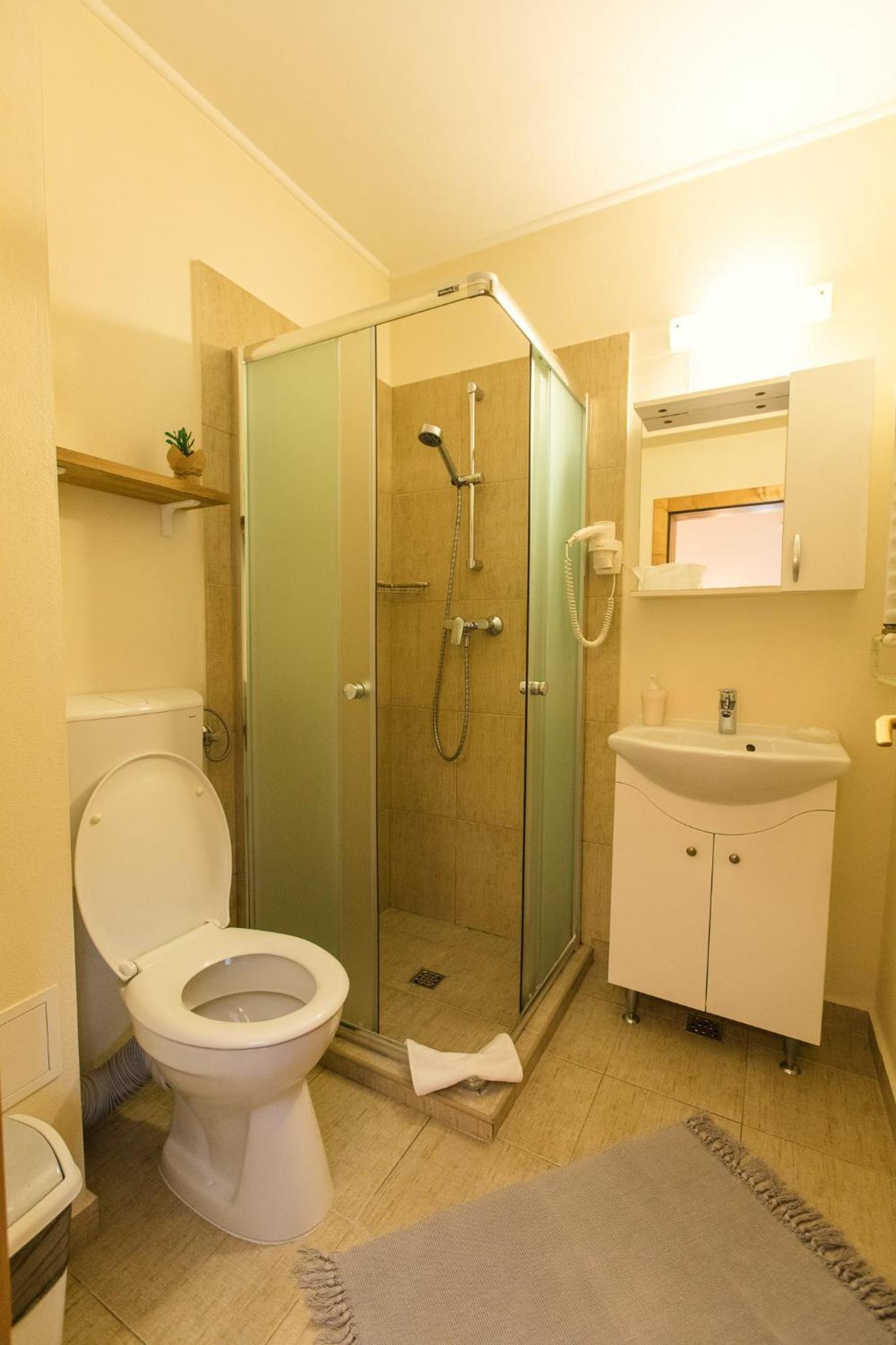 Double Room - Photo 9