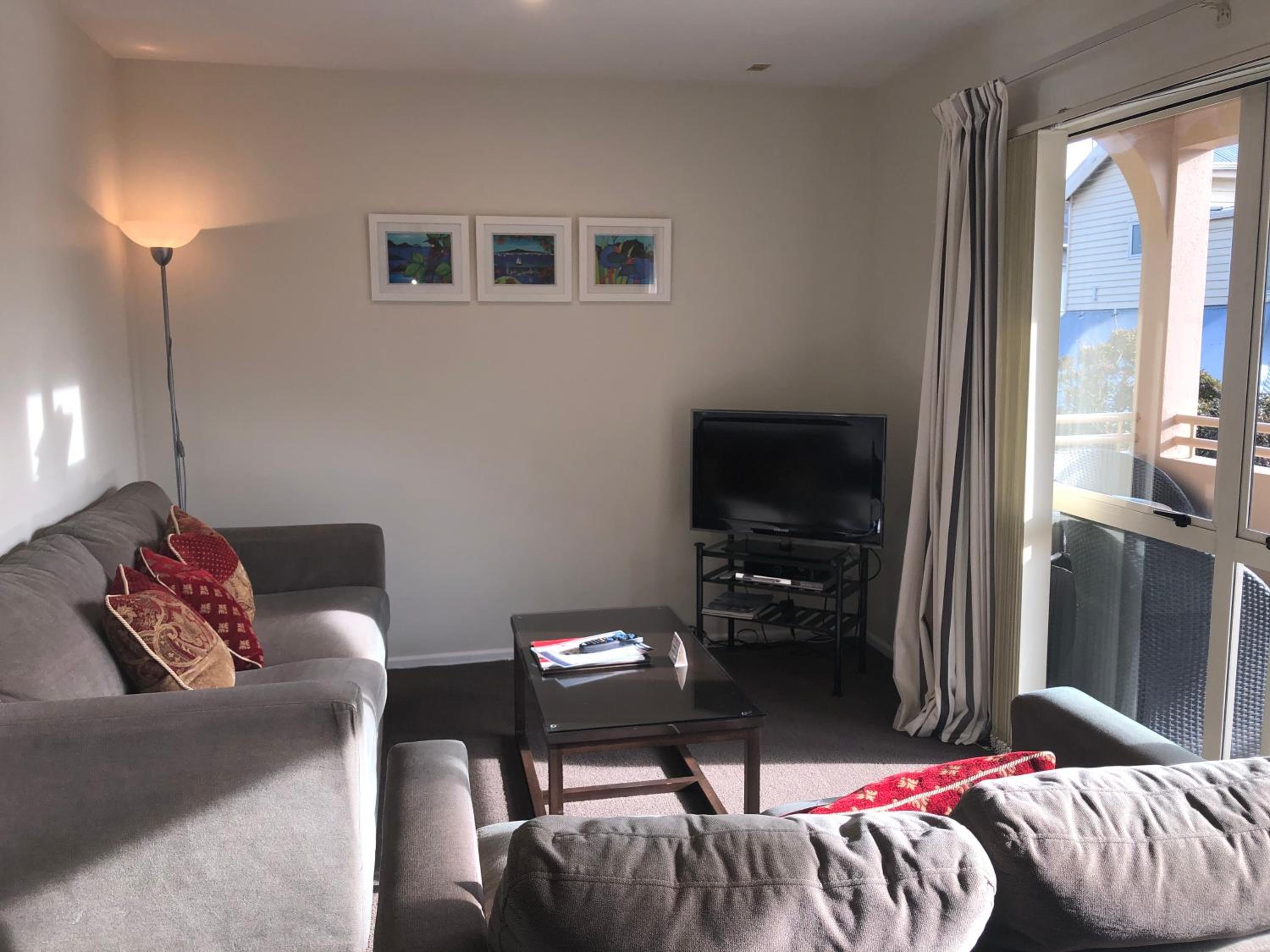 One-Bedroom Apartment - Photo 2