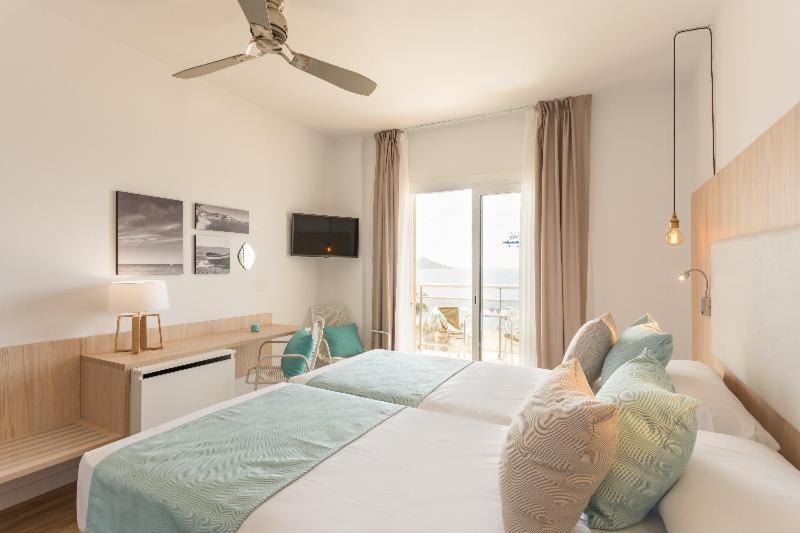 Double Room with Sea View - Photo 17