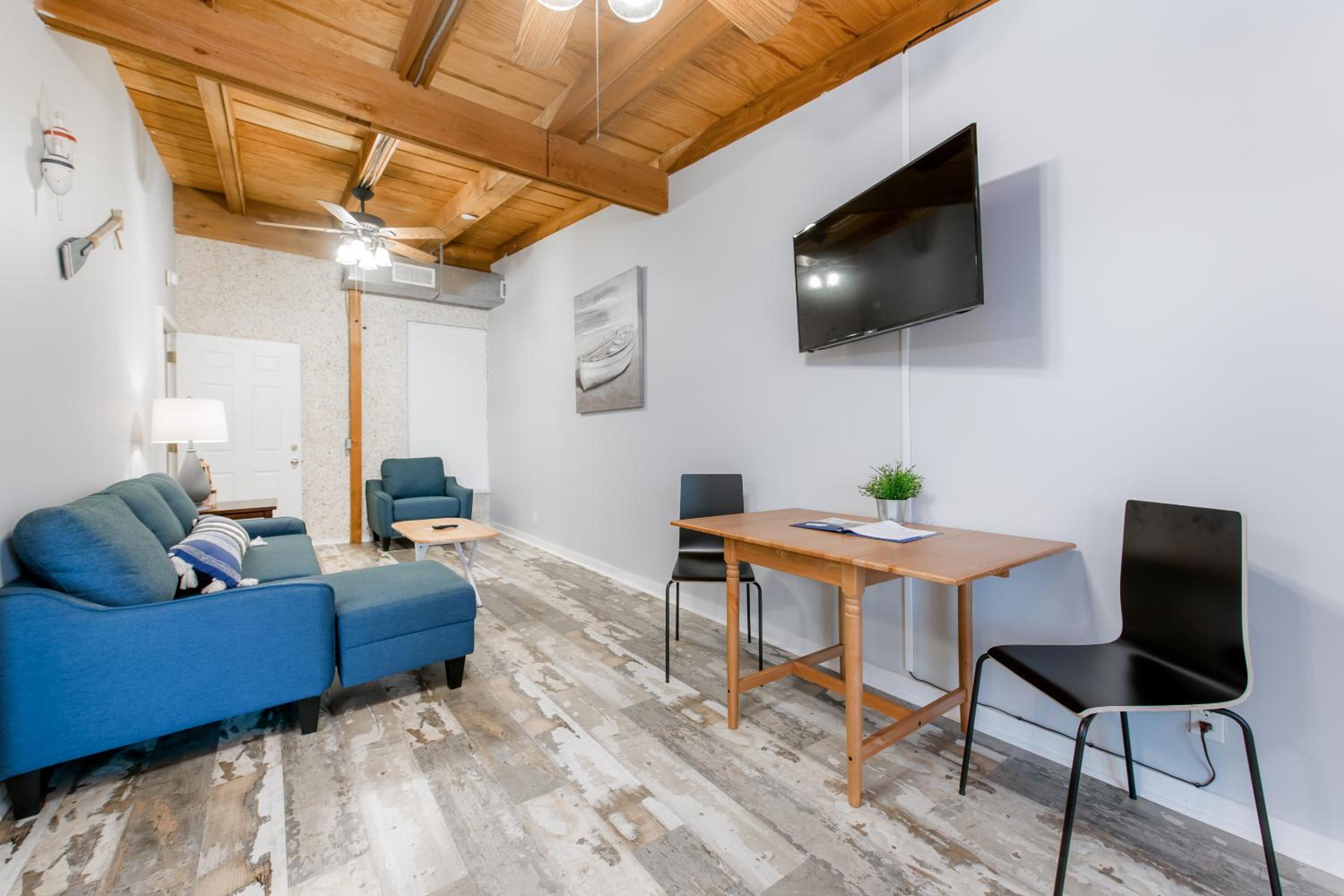 Superior King Suite - Photo 3