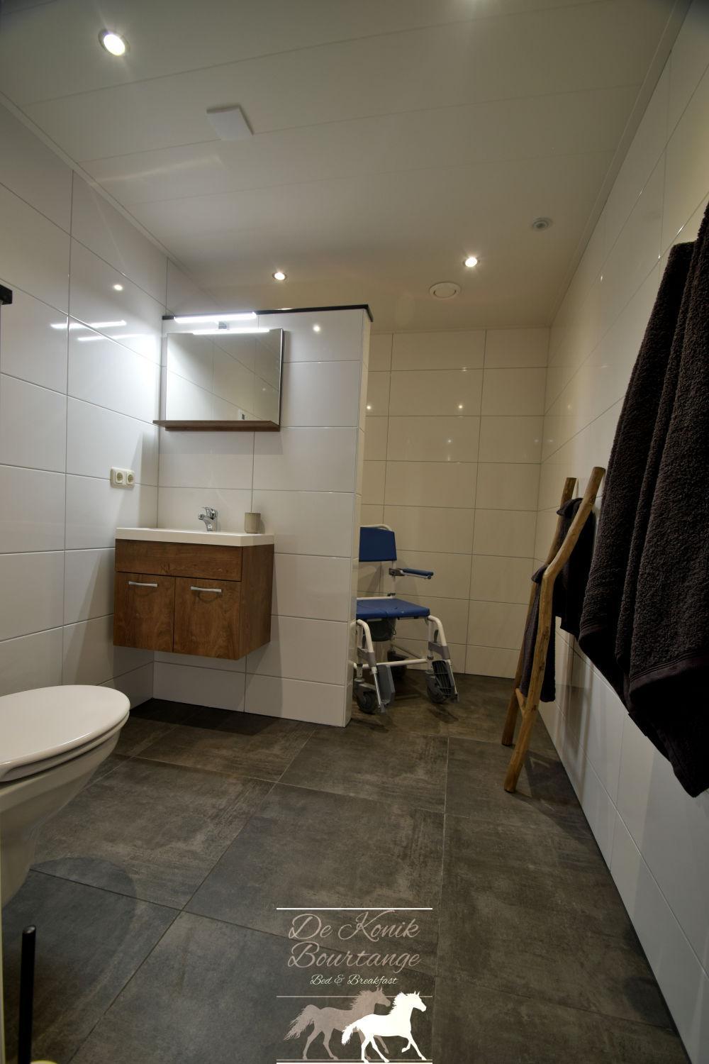 Double Room - Disability Access - Photo 8