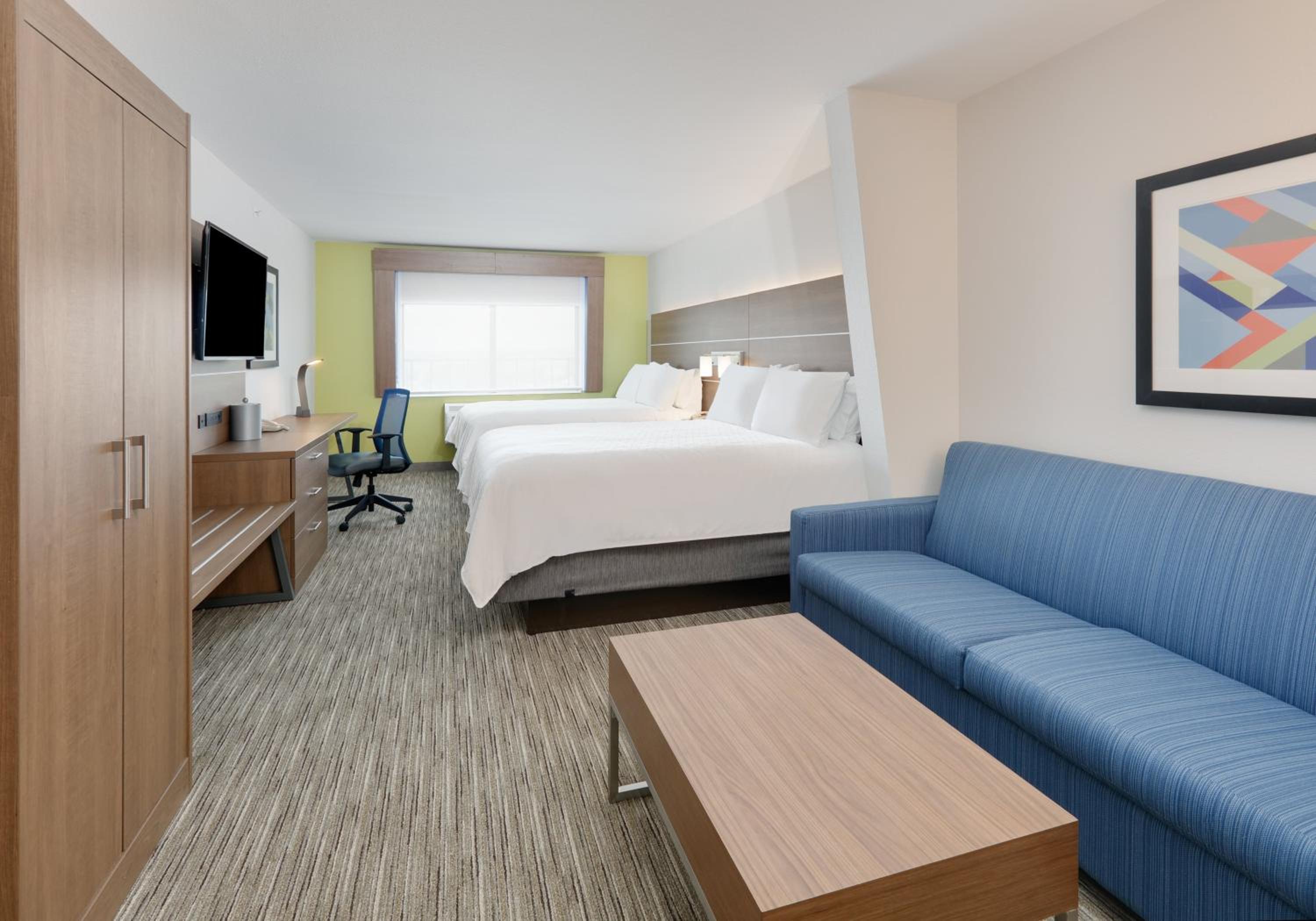Queen Suite with Two Queen Beds - Photo 8