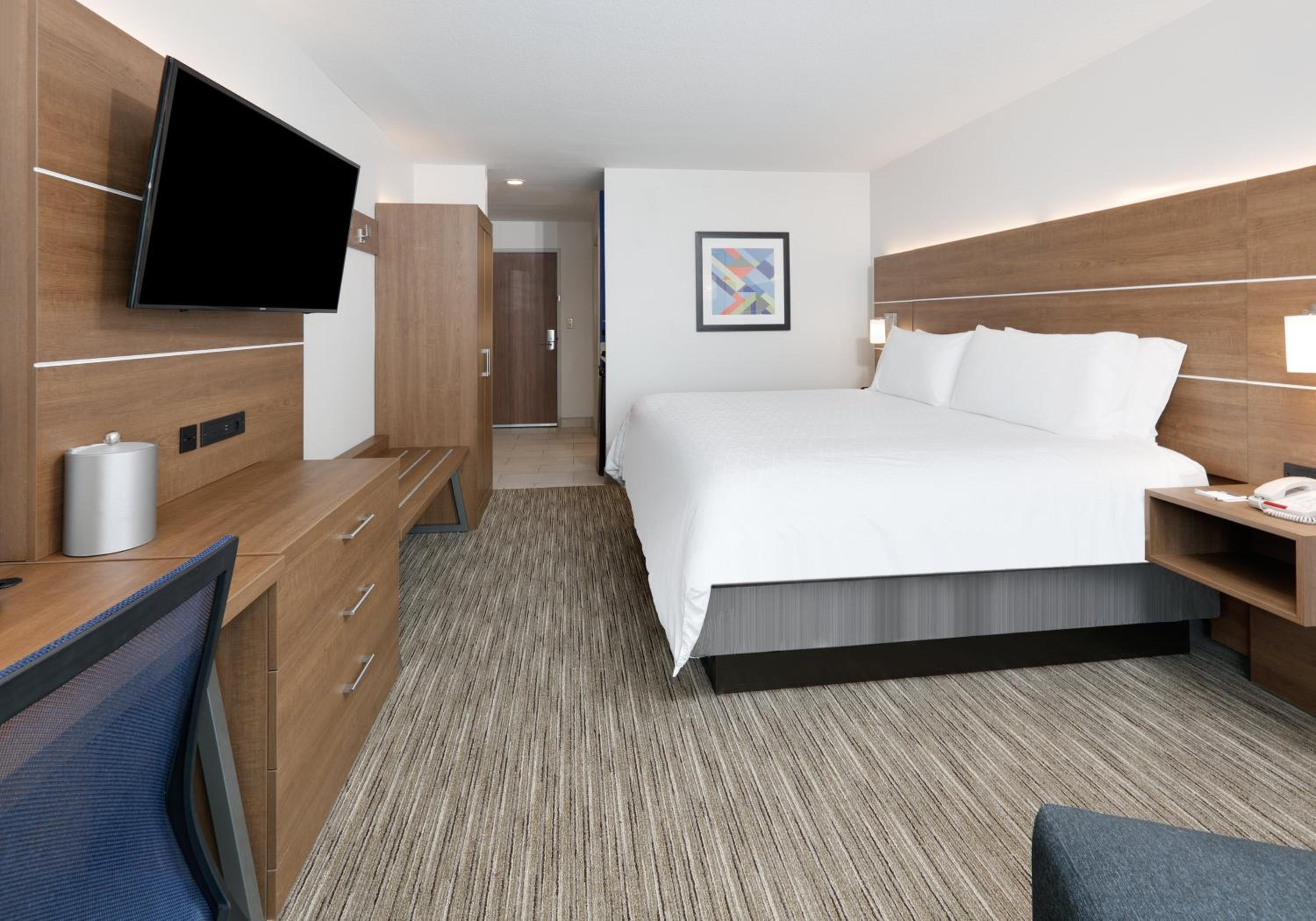 Standard King Room - Photo 4