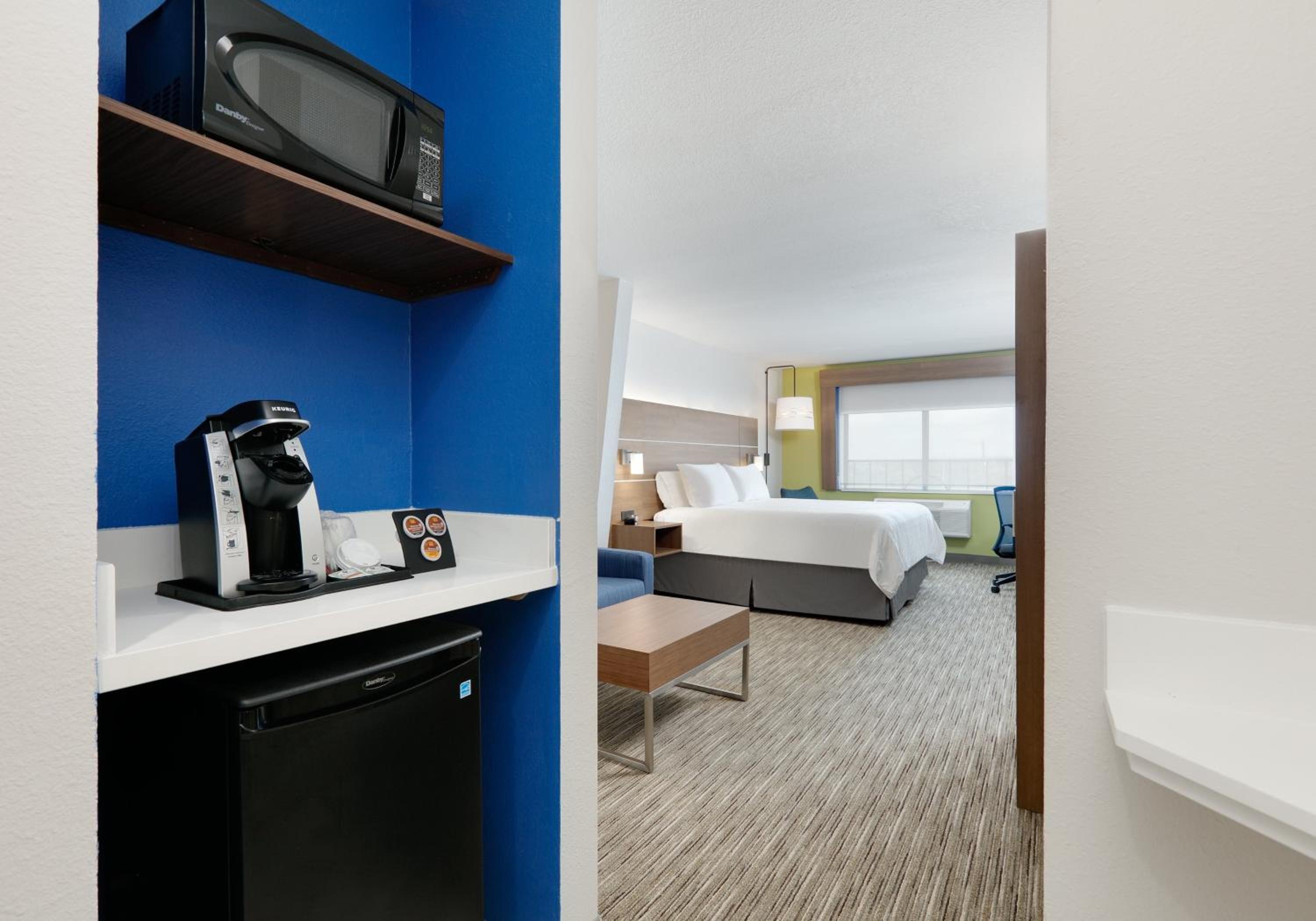 King Suite at Holiday Inn Express & Suites San Antonio NW near SeaWorld by IHG in San Antonio