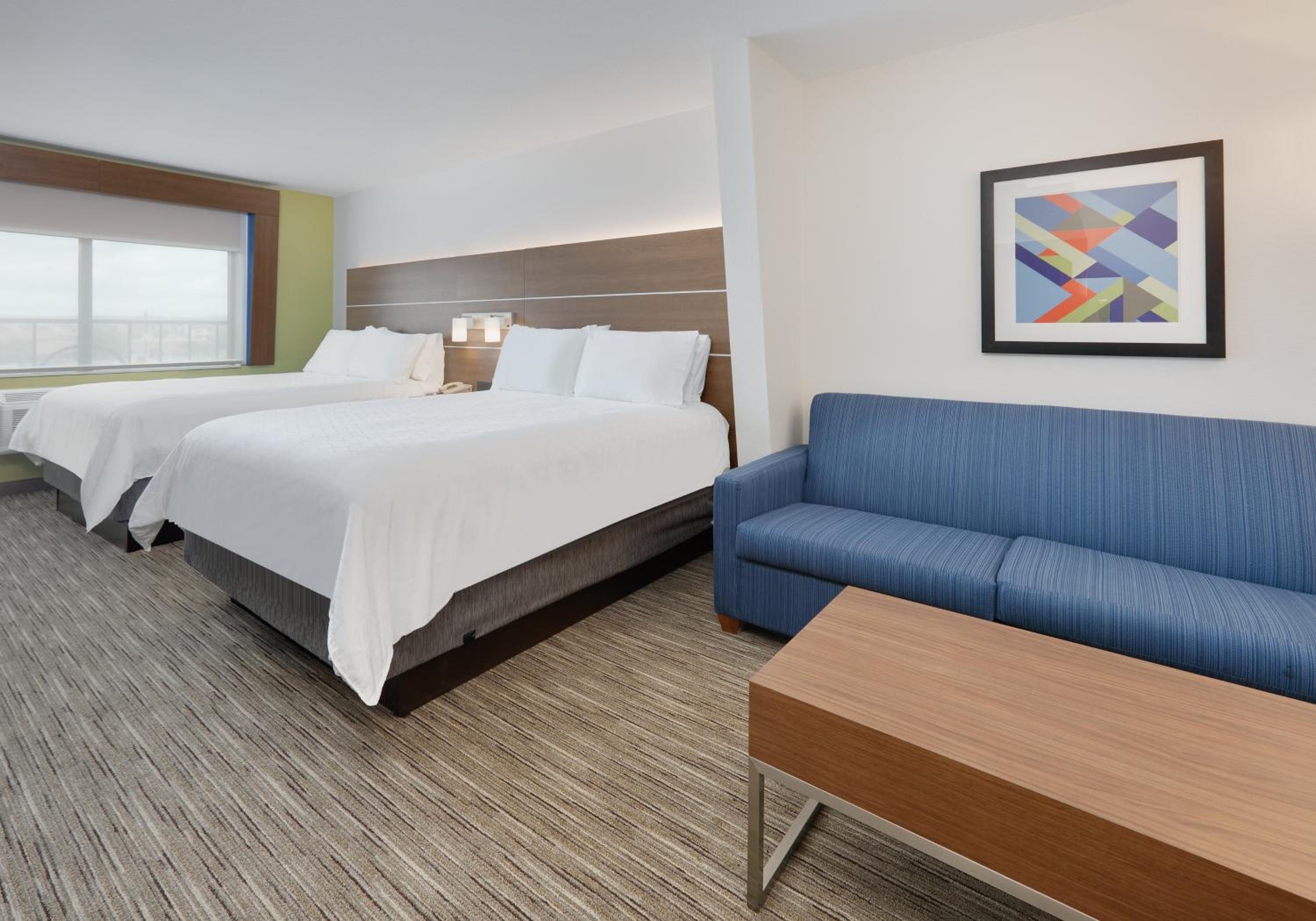 Queen Suite with Two Queen Beds - Photo 6