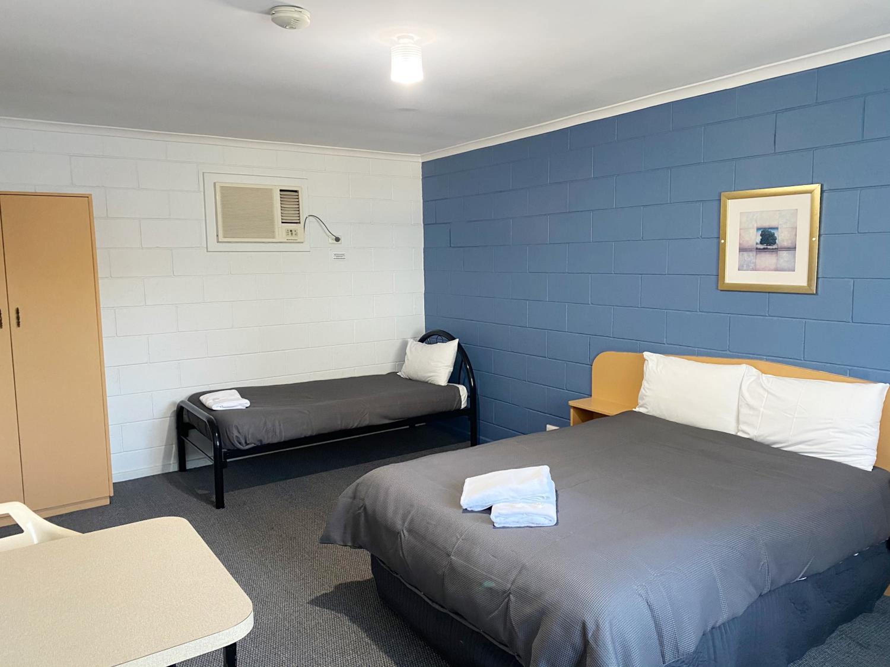 Studio with En Suite ( No Pets ) photo 2