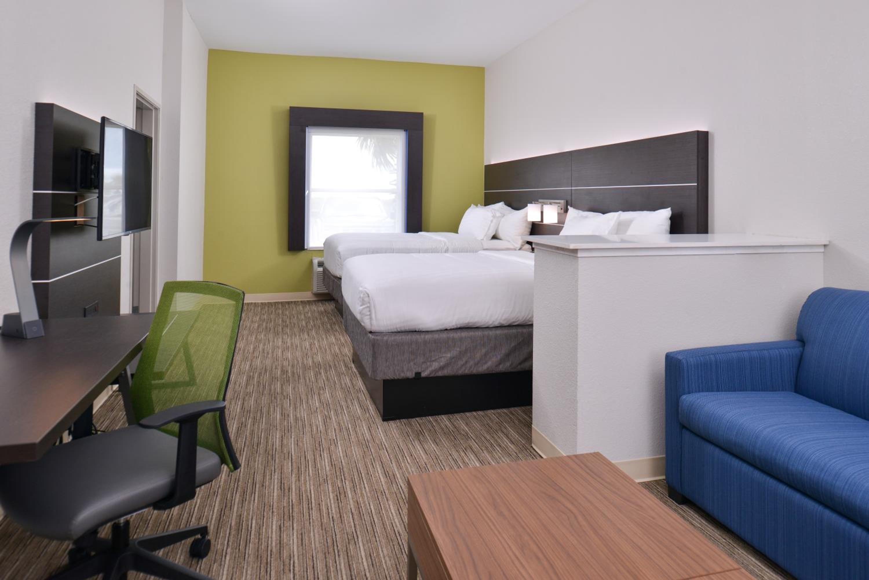 One-Bedroom Suite - Photo 5