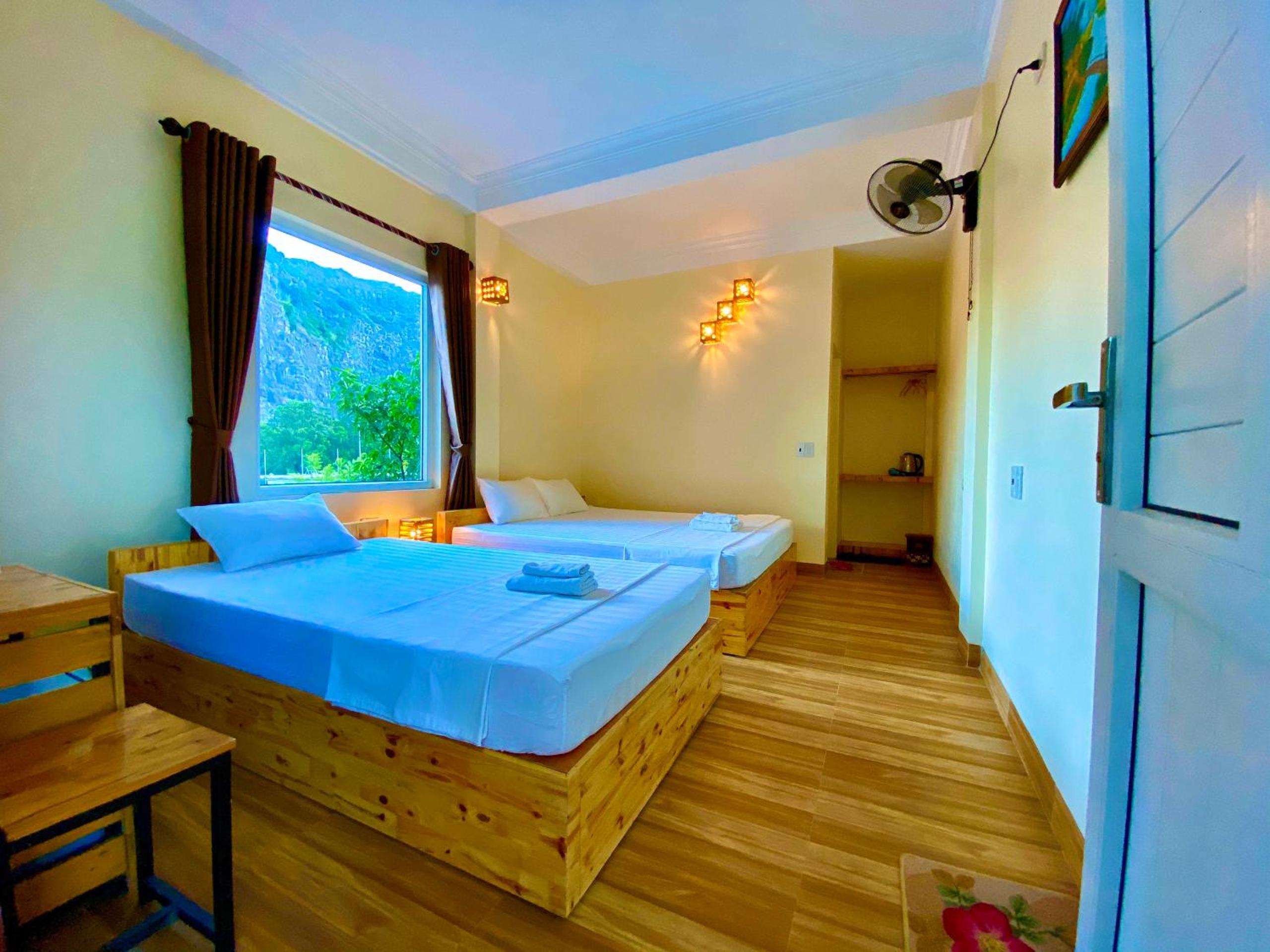 Family Room with Private Bathroom - Photo 9