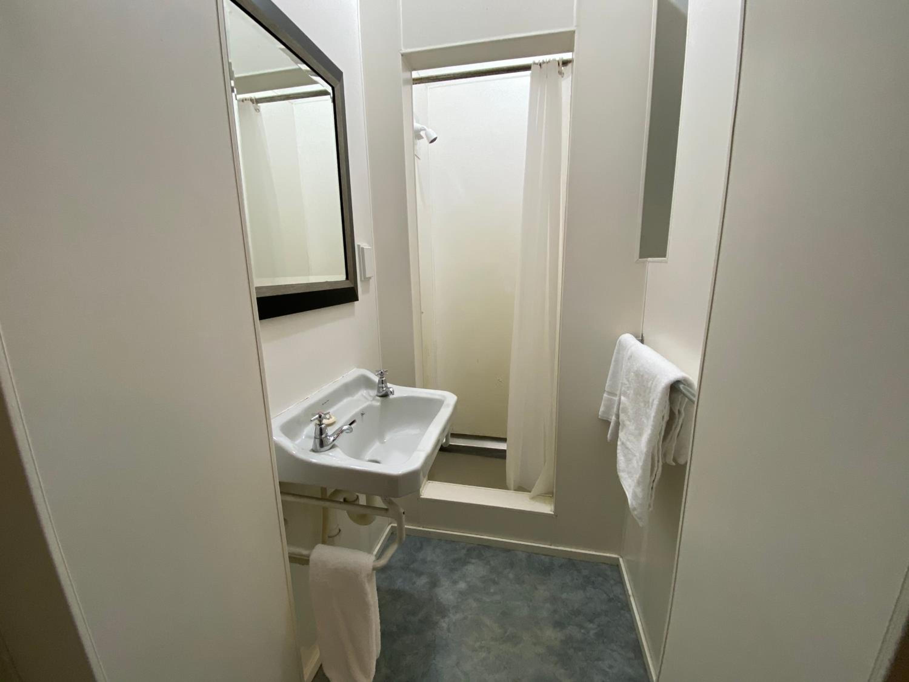 Single Room photo 3
