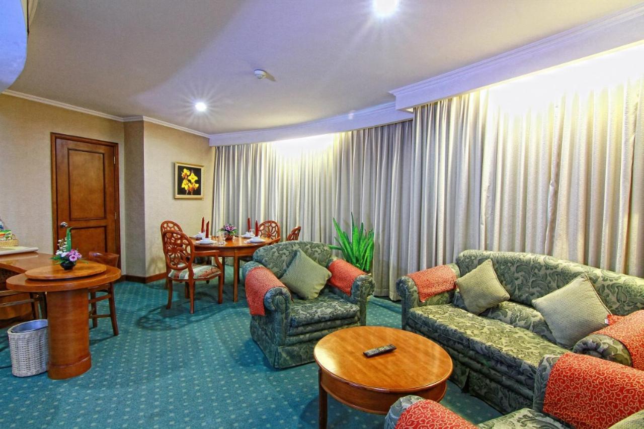 Suite - Photo 1