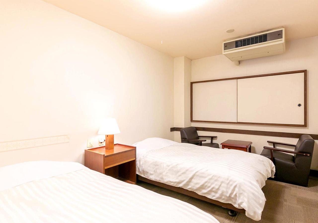 Twin Room With Shared Bathroom photo 1