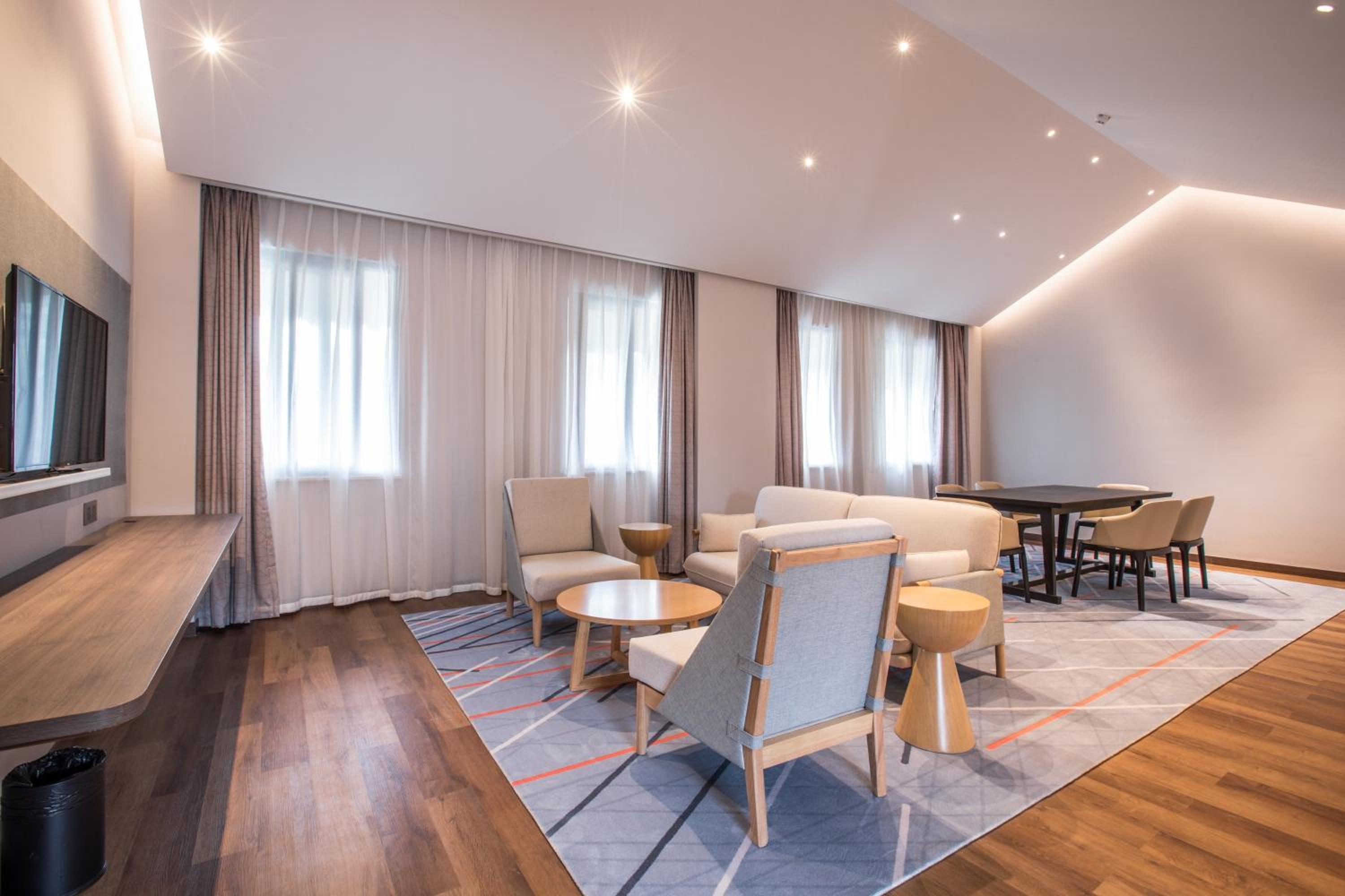 King Suite with Additional Living Area photo 2