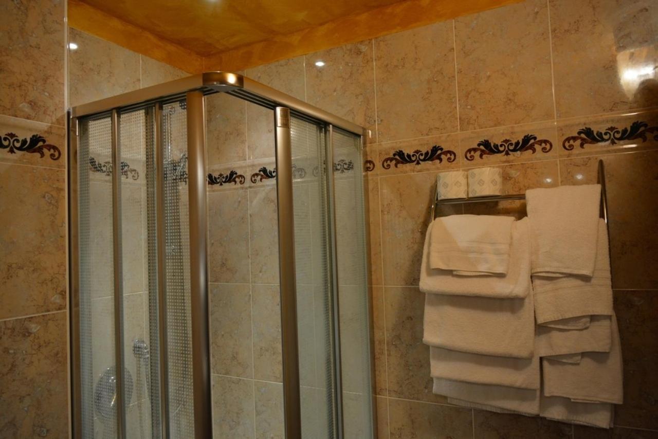Double Room - Photo 10