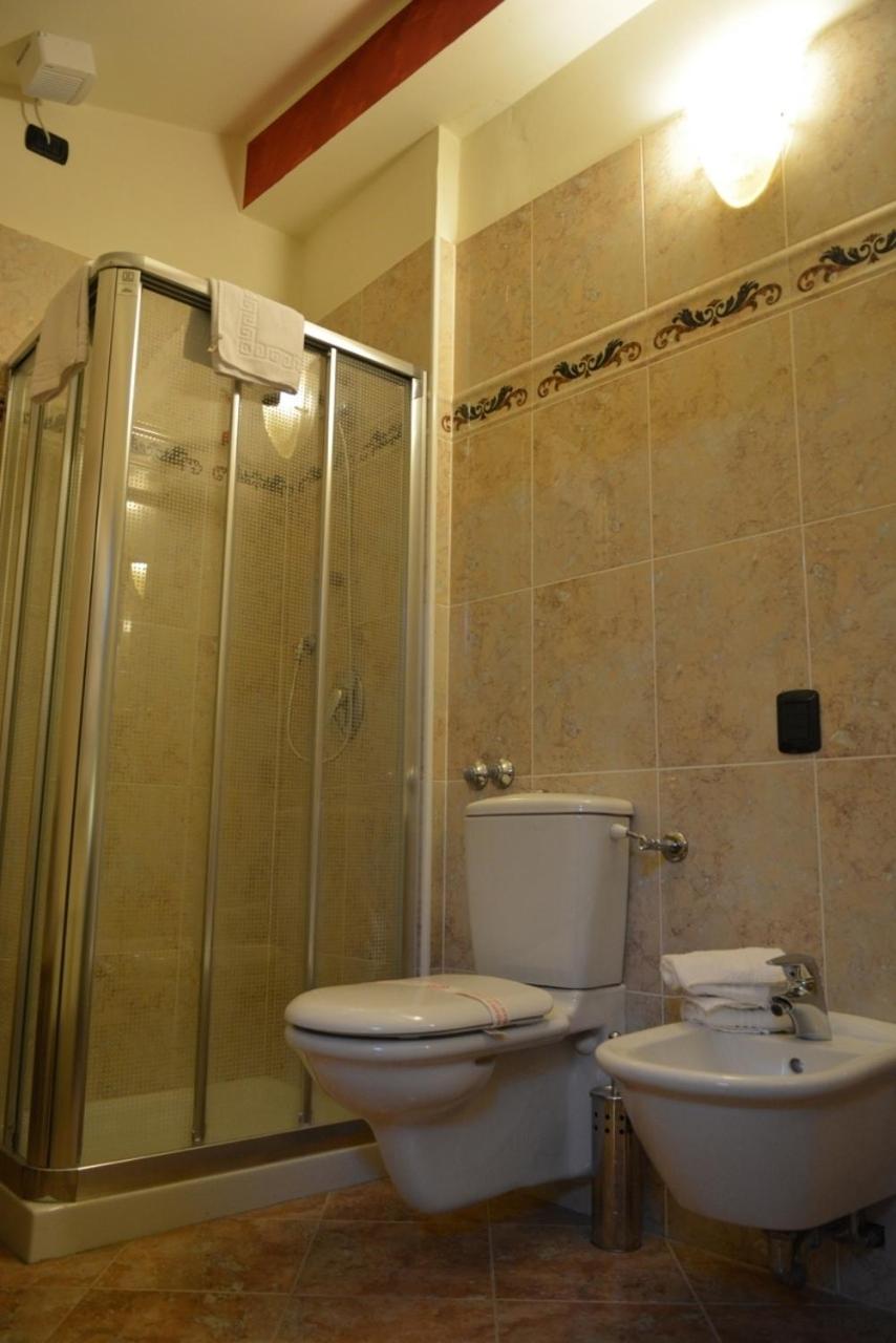 Double Room - Photo 4