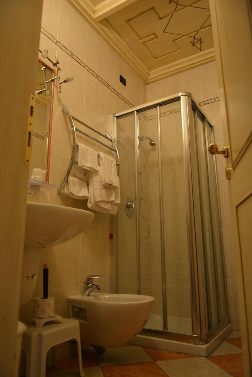 Double Room - Photo 5