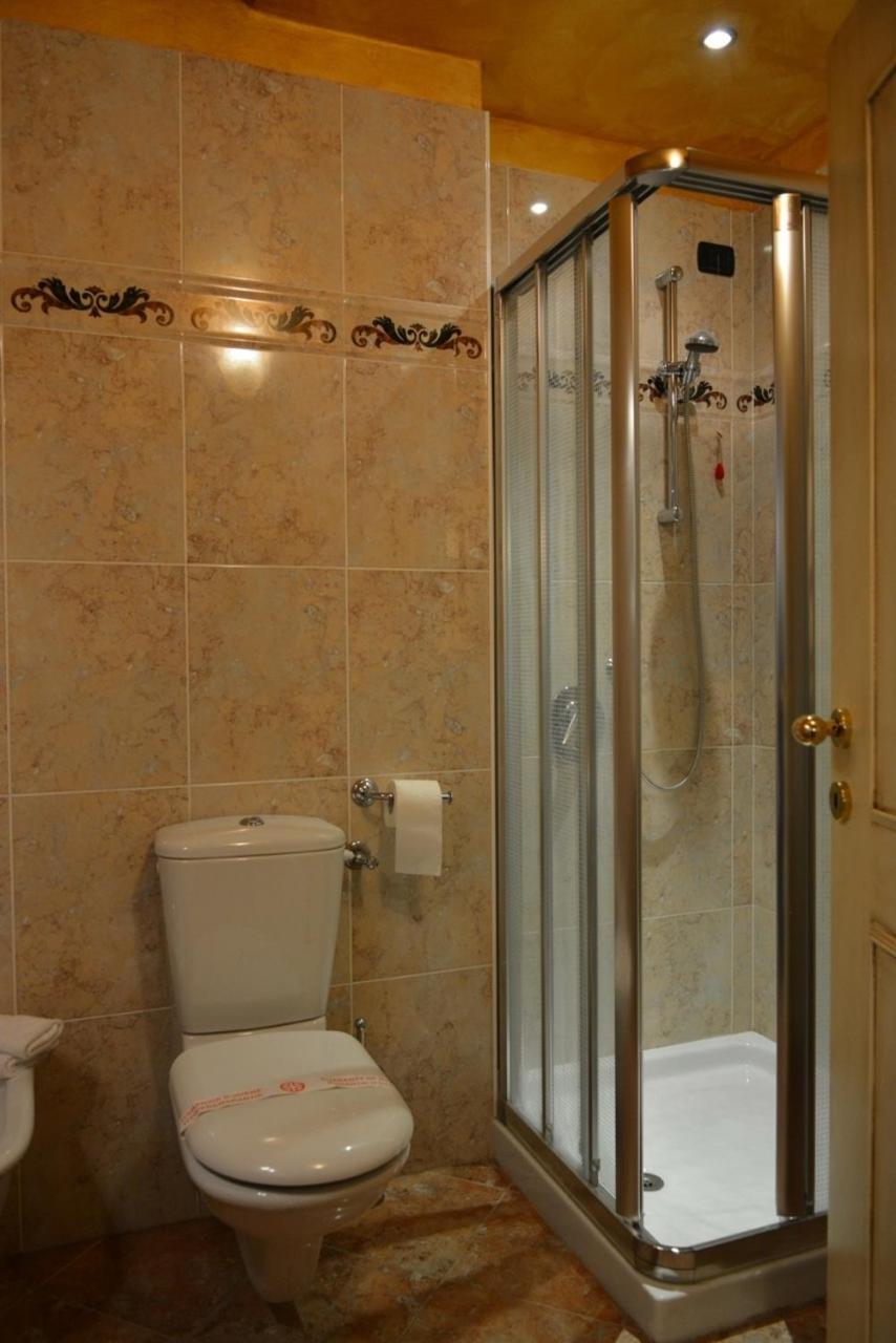 Double Room - Photo 6