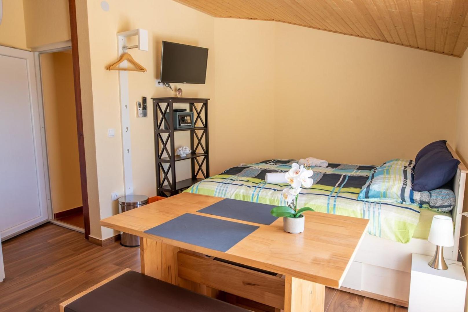 Studio Apartment photo 3
