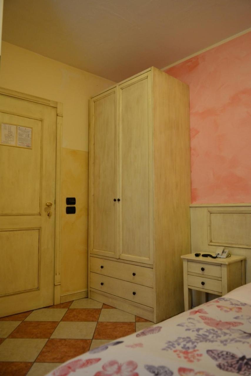 Double Room - Photo 8