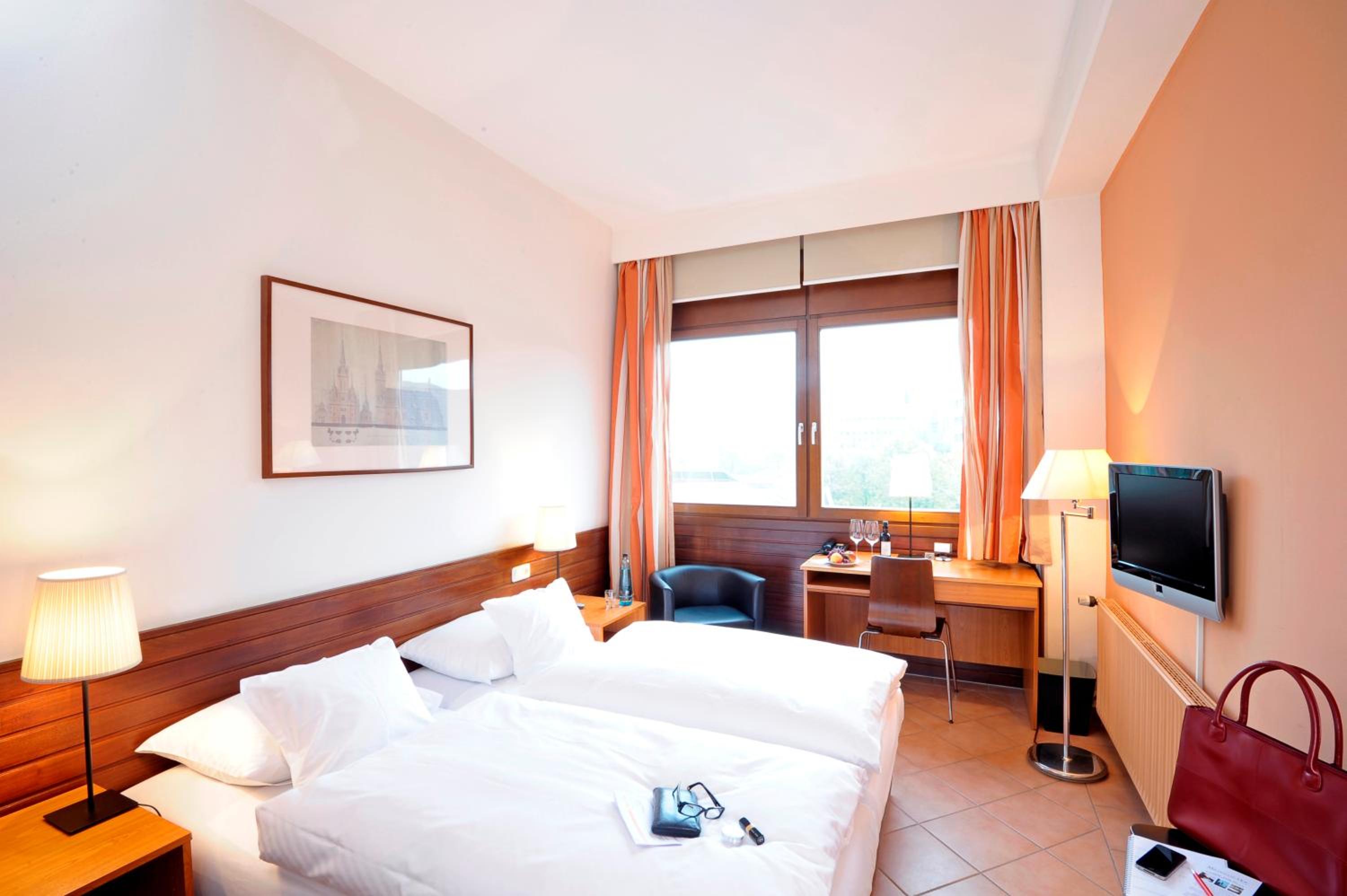 Double Room with Street View