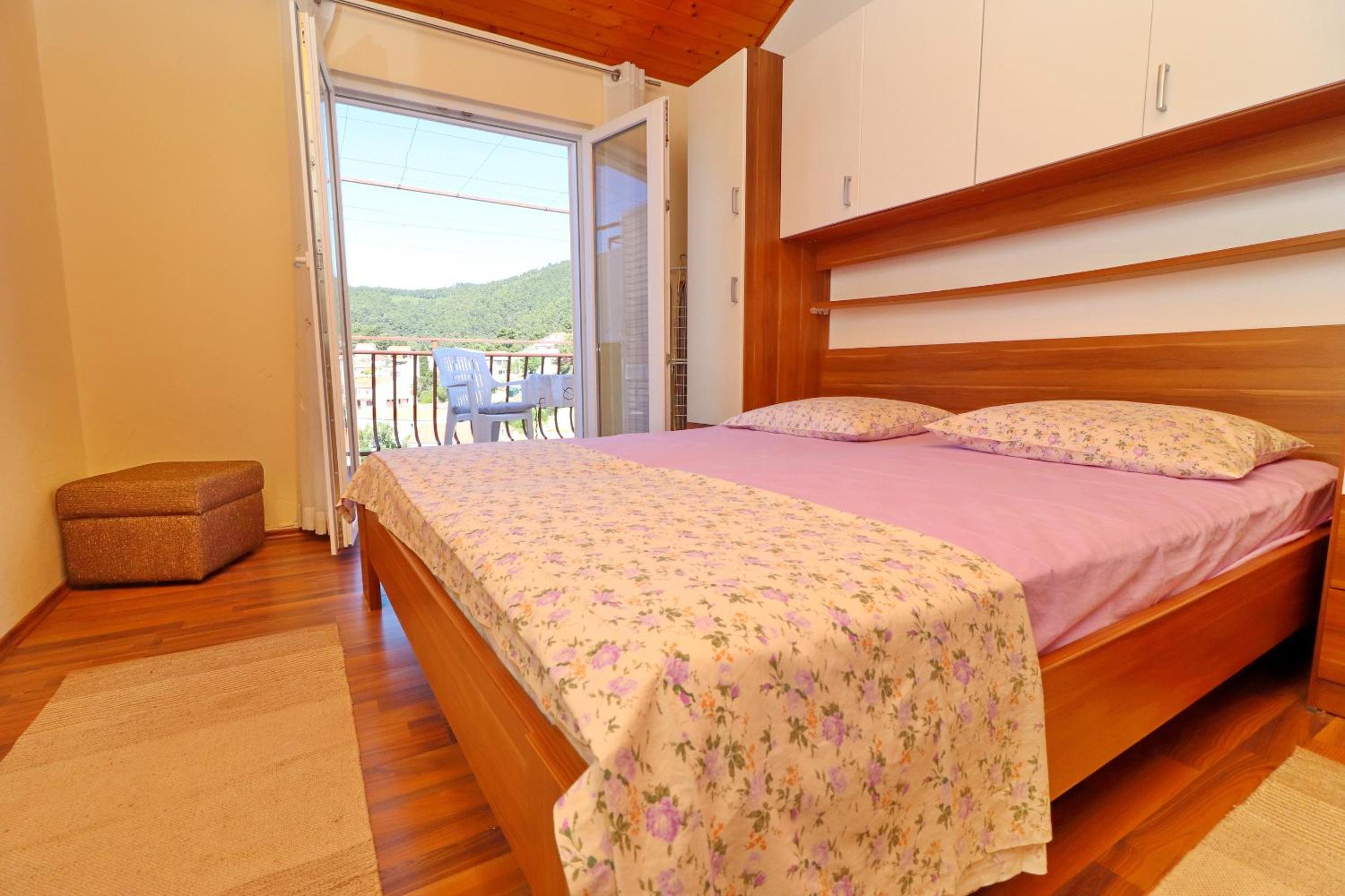 Studio Apartment with Balcony and Sea View