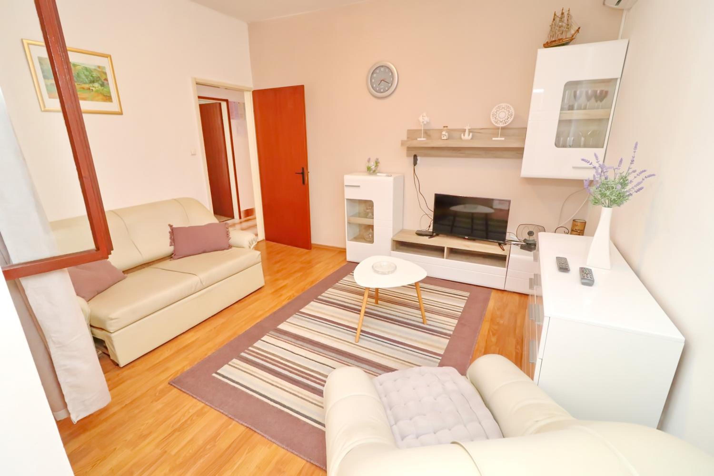 Three bedroom Apartment with Terrace and Sea View