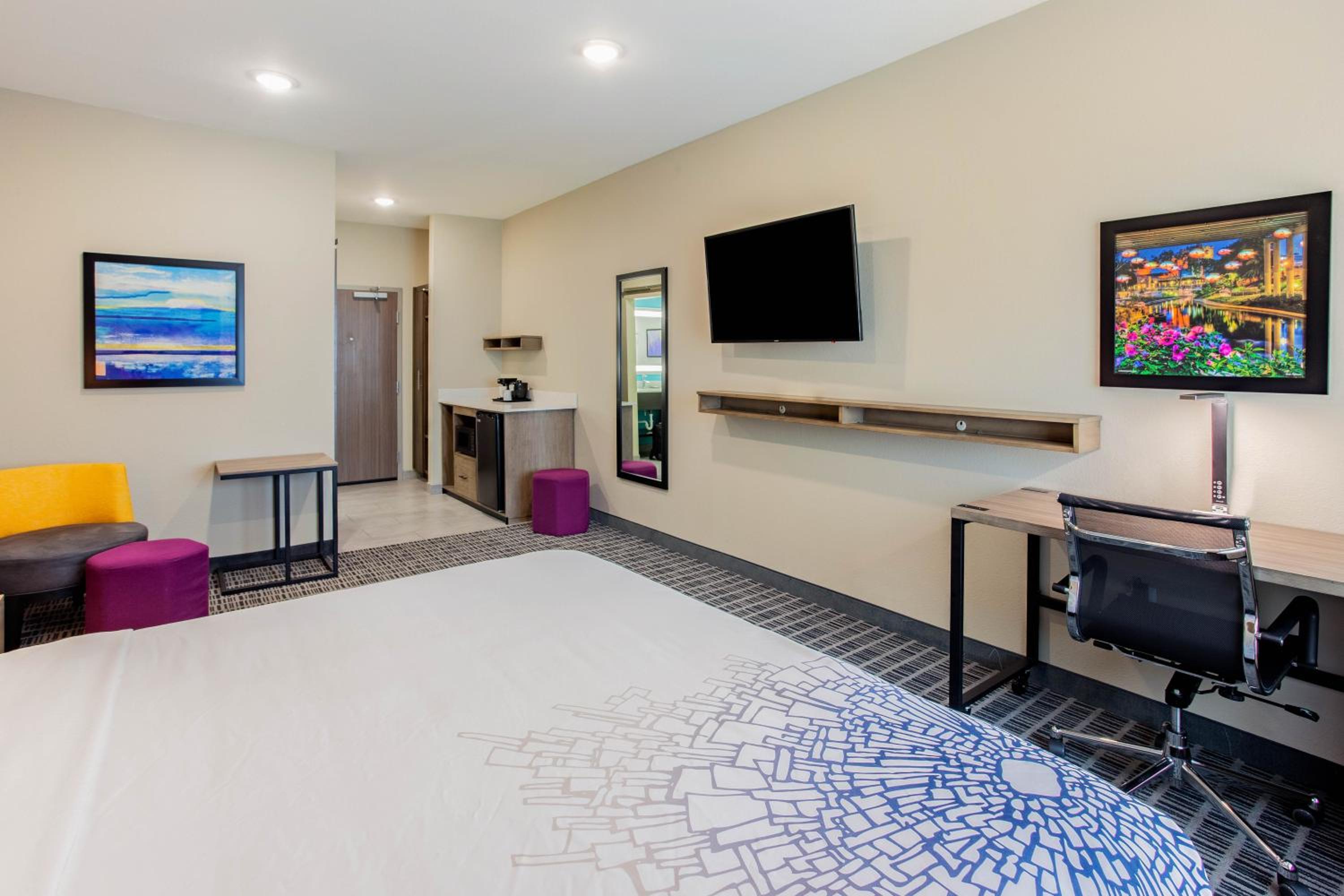 King Room - Non-Smoking - Photo 6
