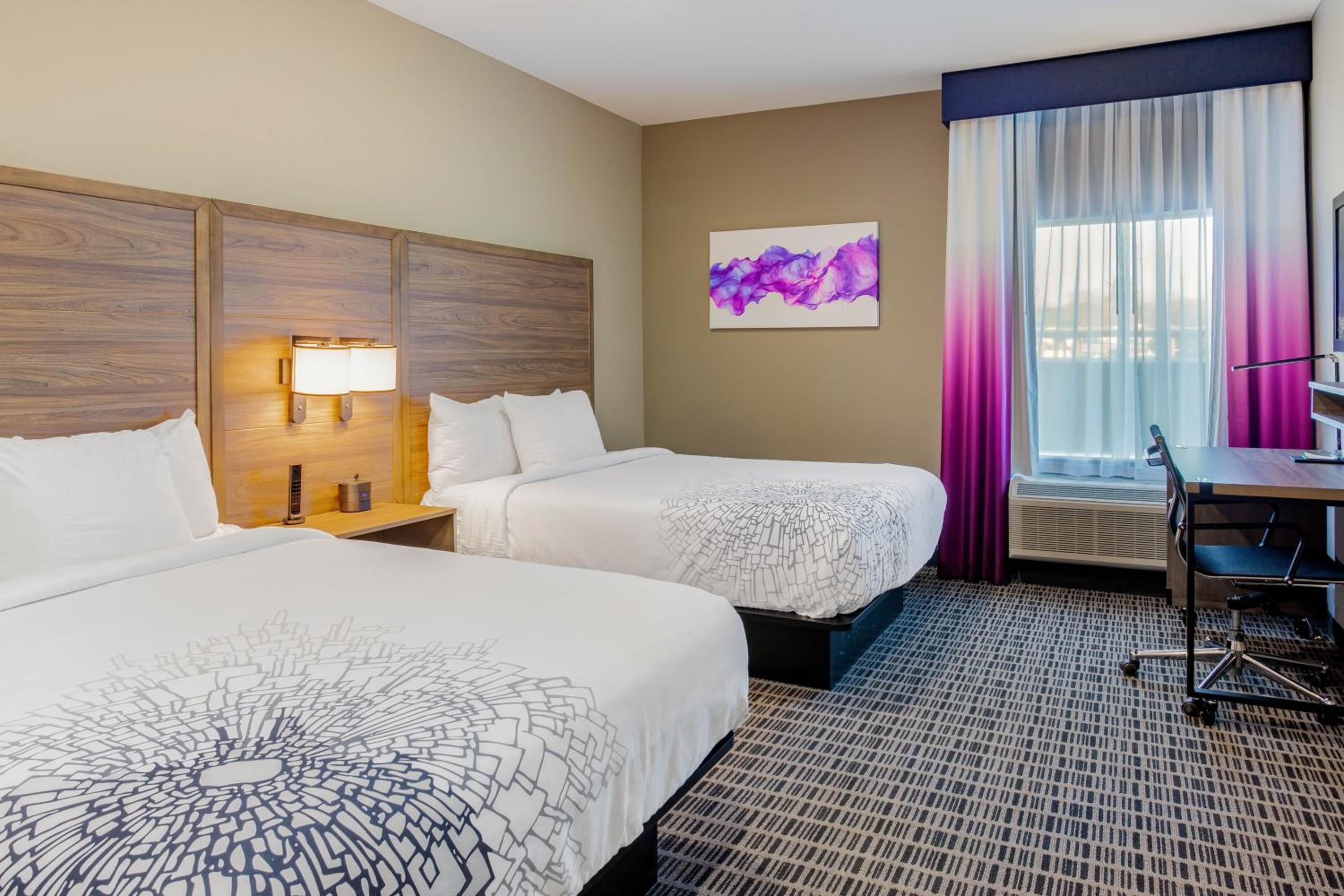 Queen Room with Two Queen Beds and Roll-In Shower - Mobility/Hearing Accessible - Non-Smoking - Photo 5