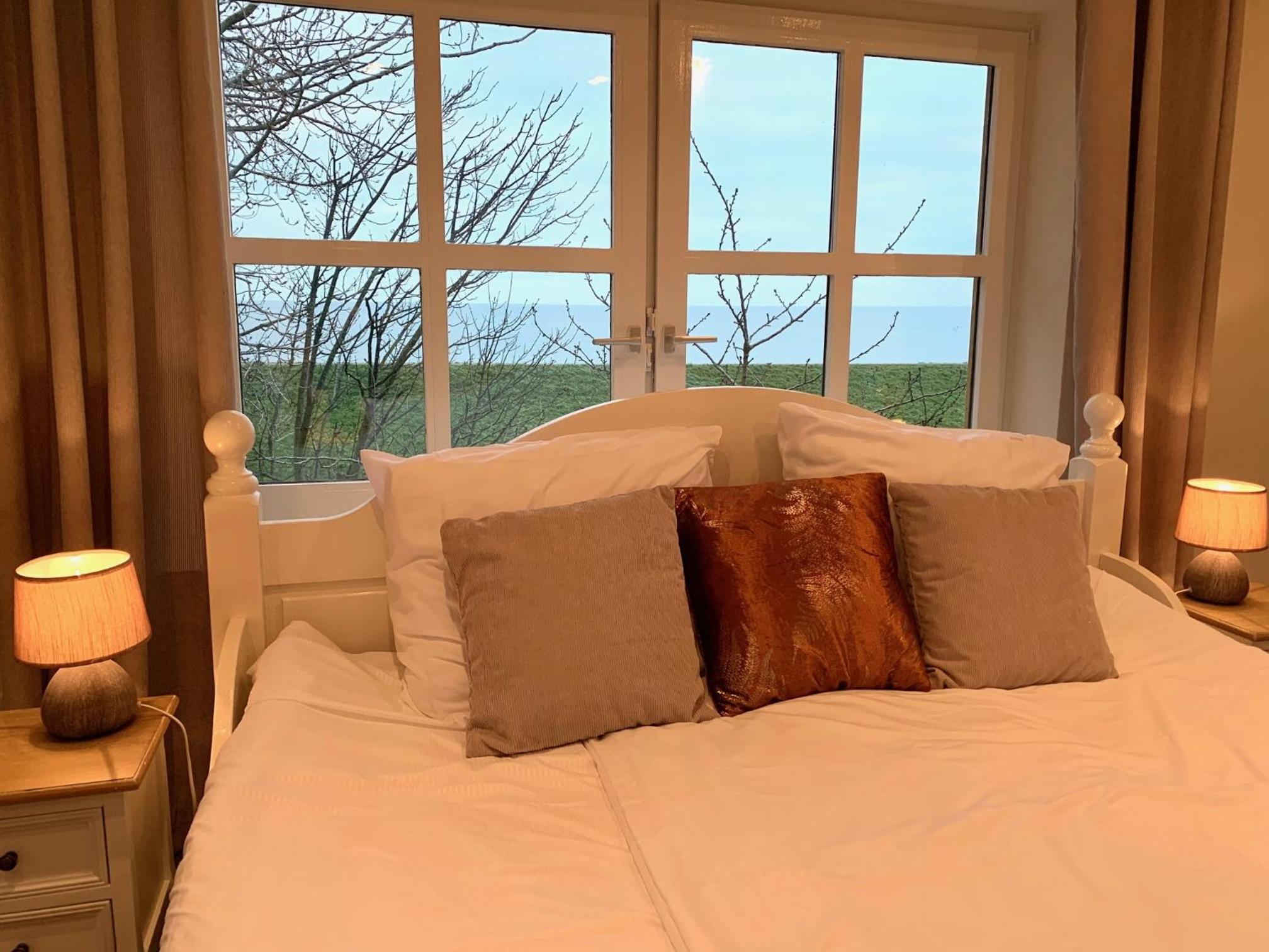 King Room with Lake View photo 2