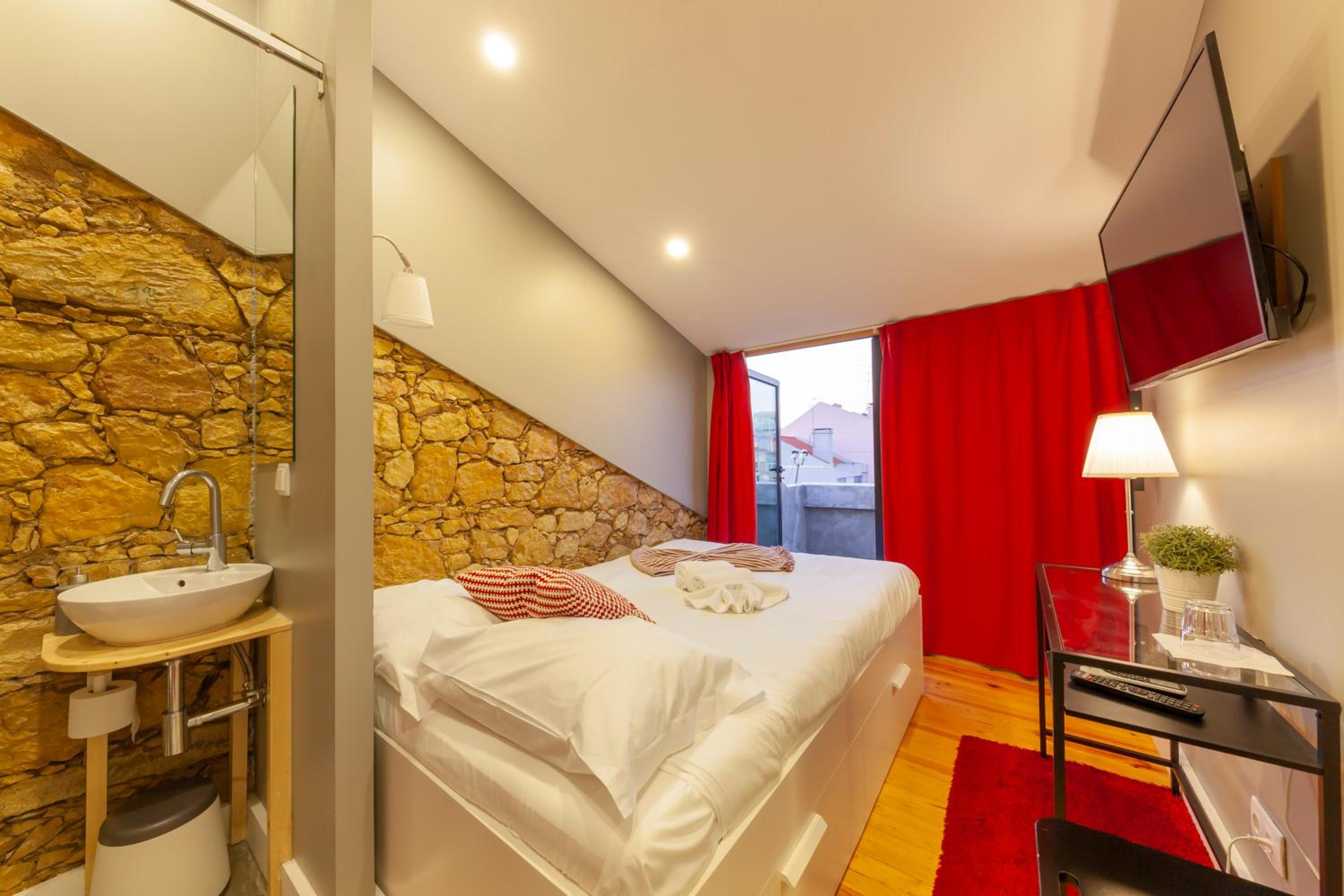 Deluxe Double Room with Balcony photo 1
