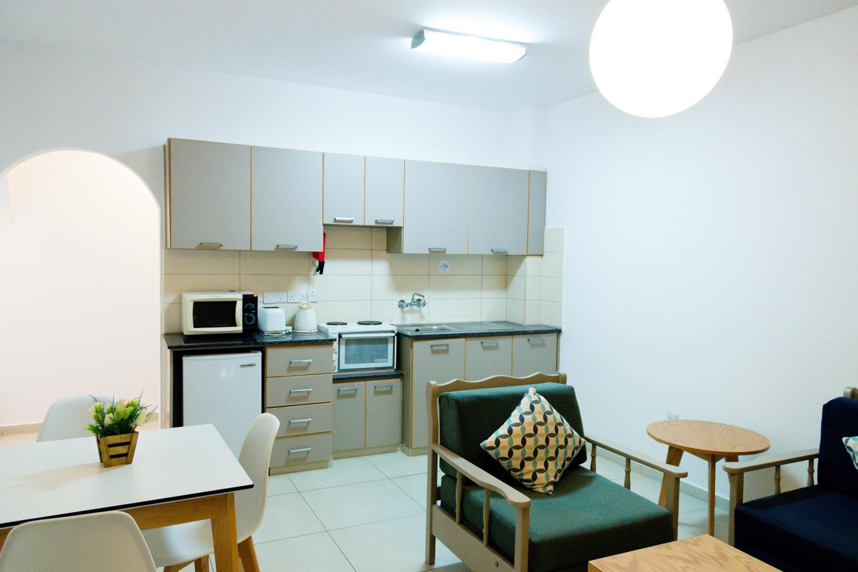 Superior One-Bedroom Apartment with Inland View - Photo 3