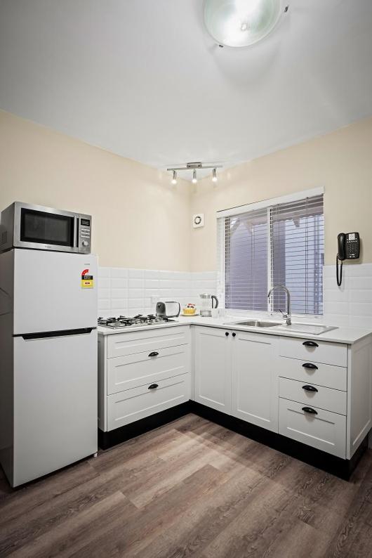 One-Bedroom Apartment photo 2