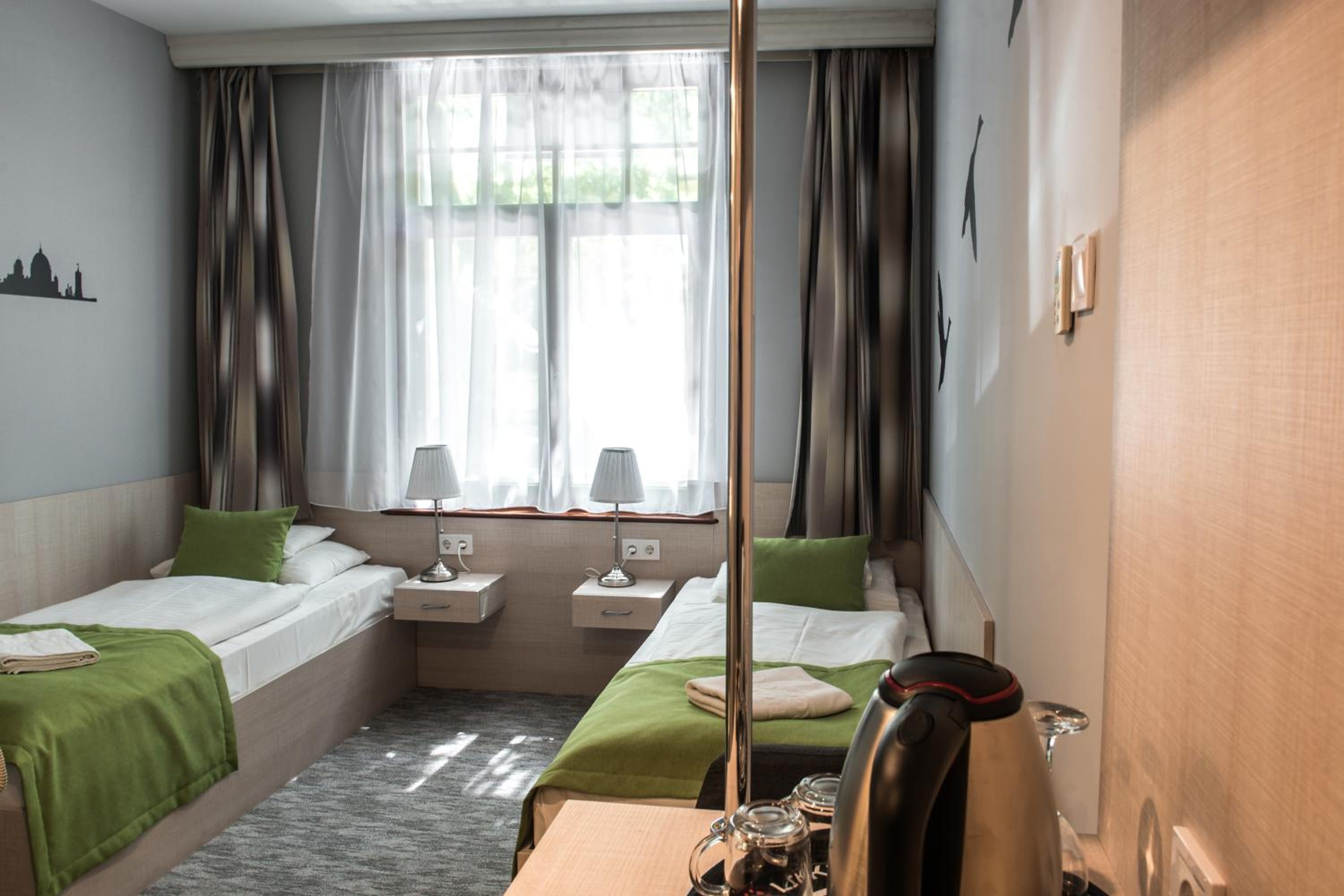 Standard Double or Twin Room - Photo 4