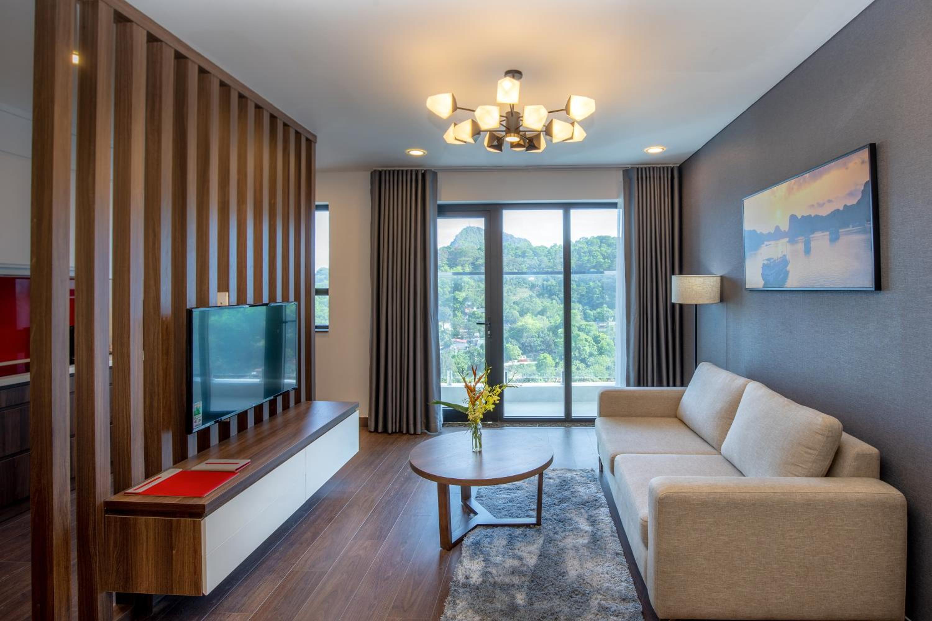 Three-Bedroom Executive Suite - Non-Smoking
