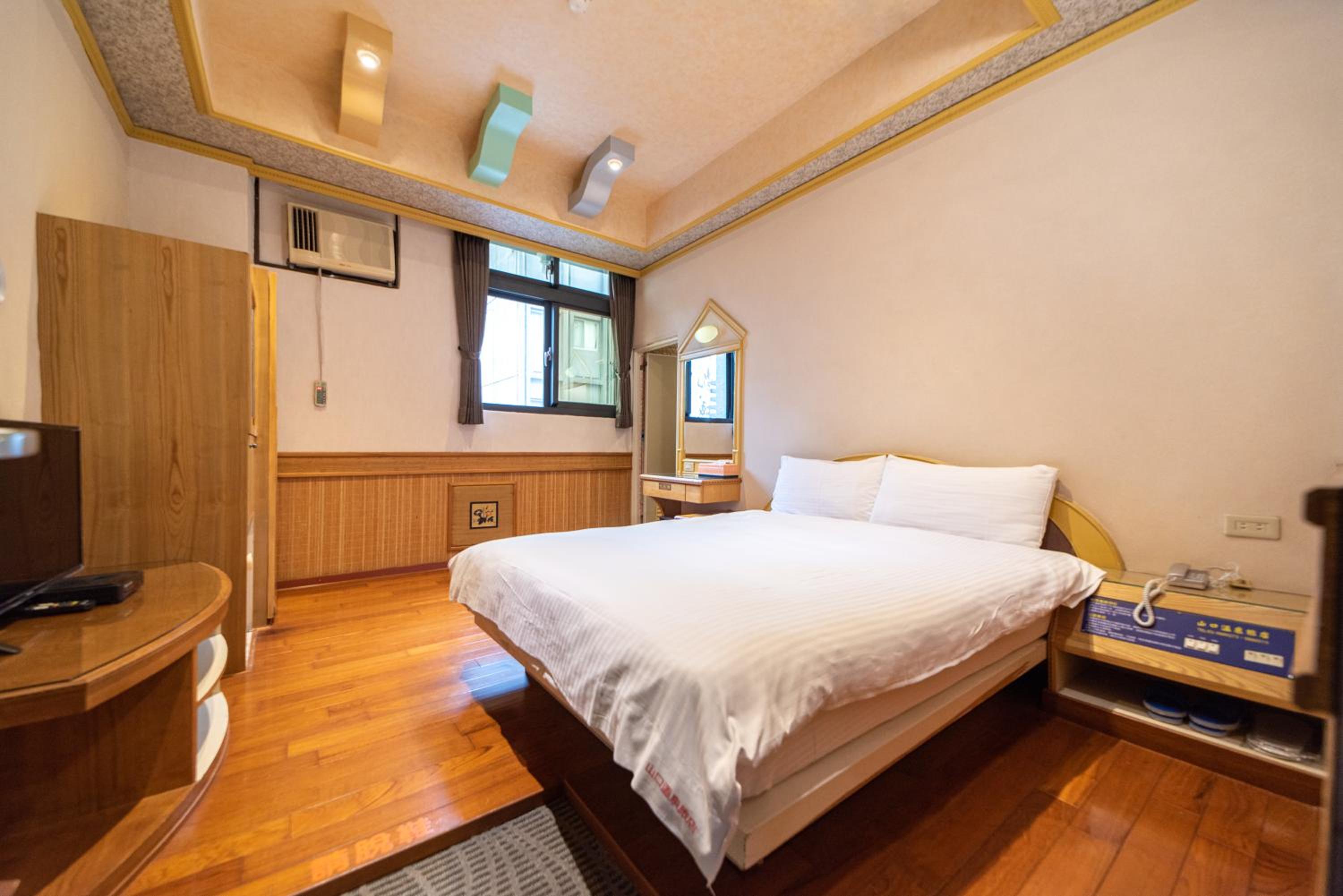 Economy Double Room - Photo 6