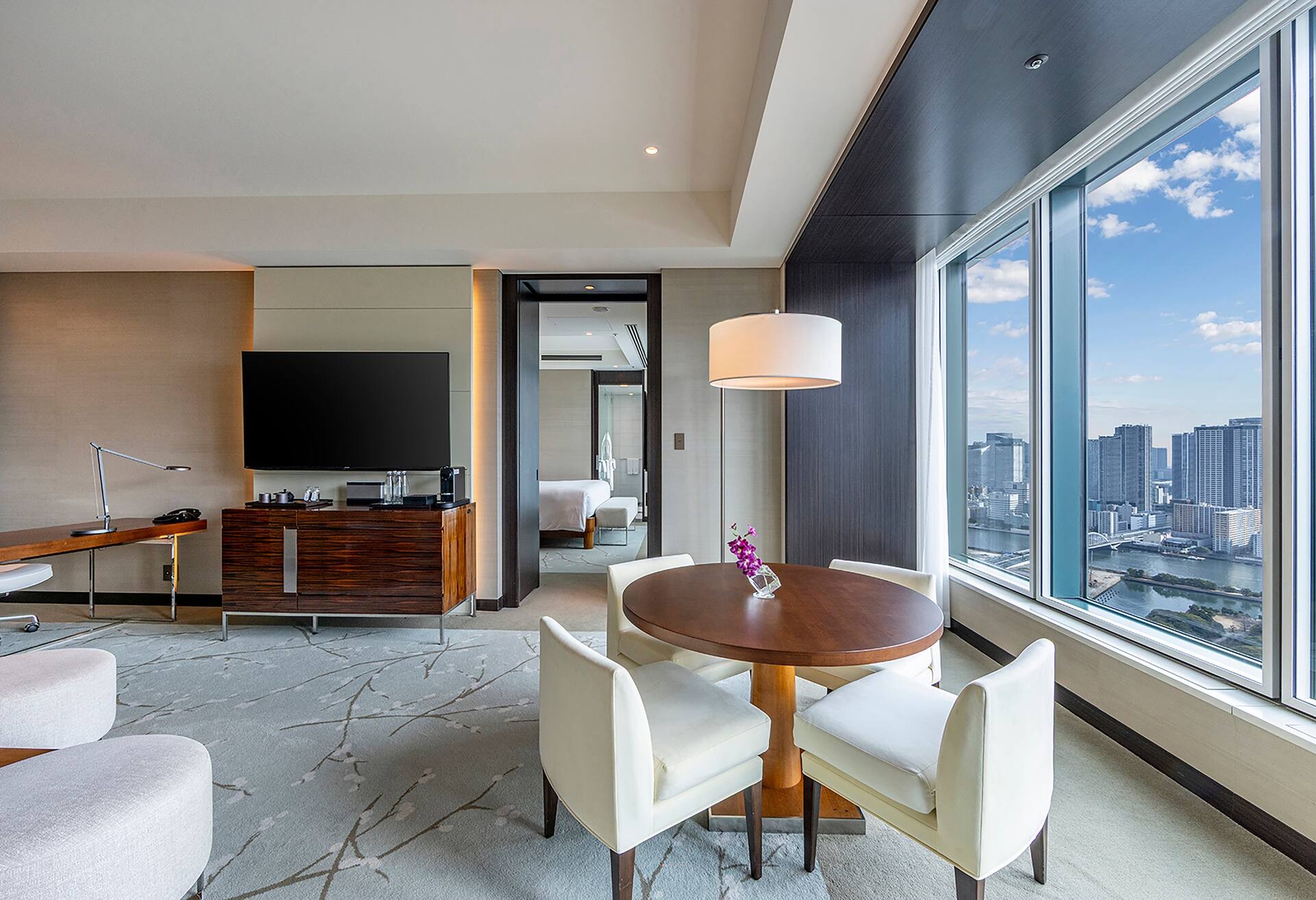 Corner City King Suite Room