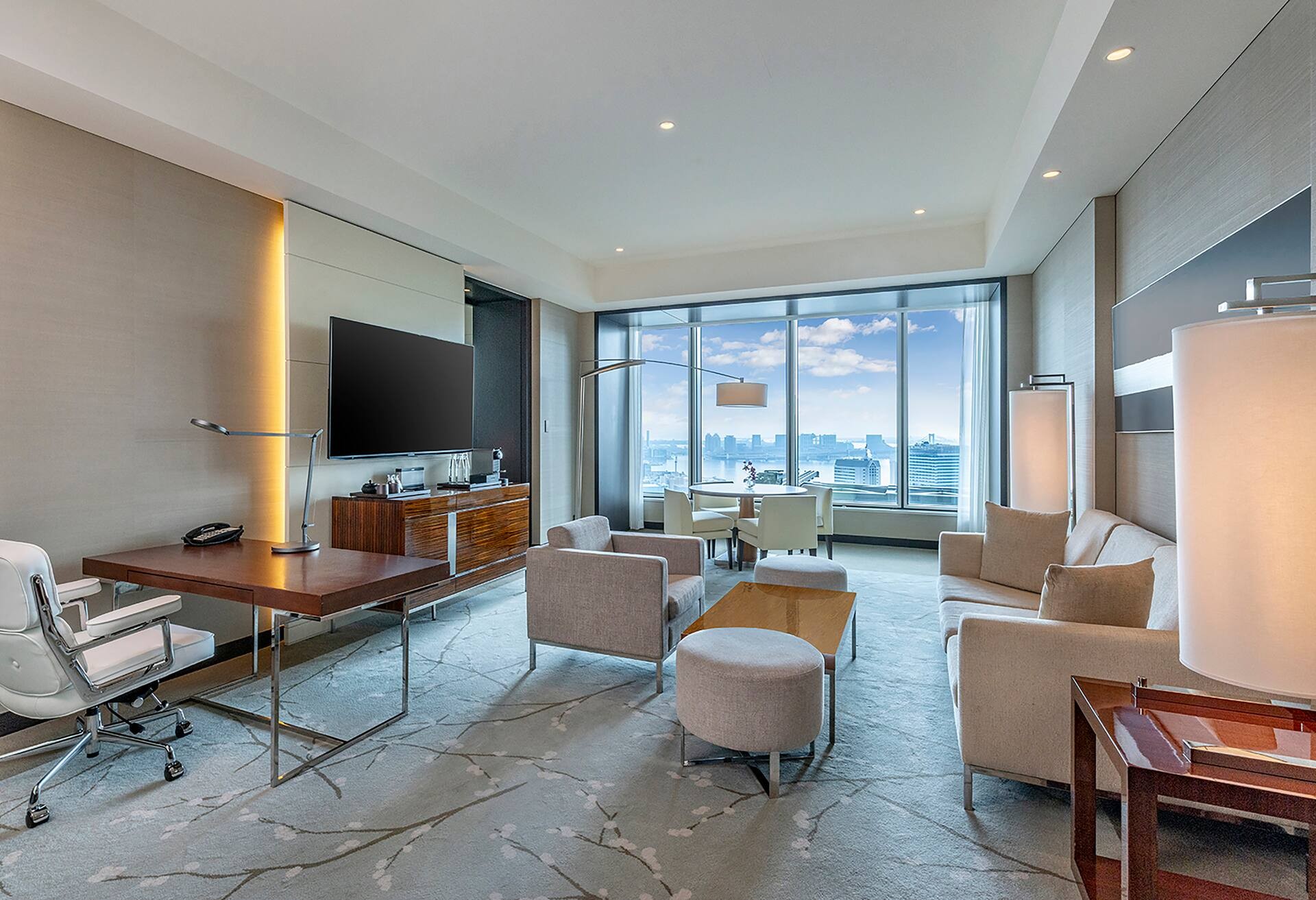 Corner City King Suite Room