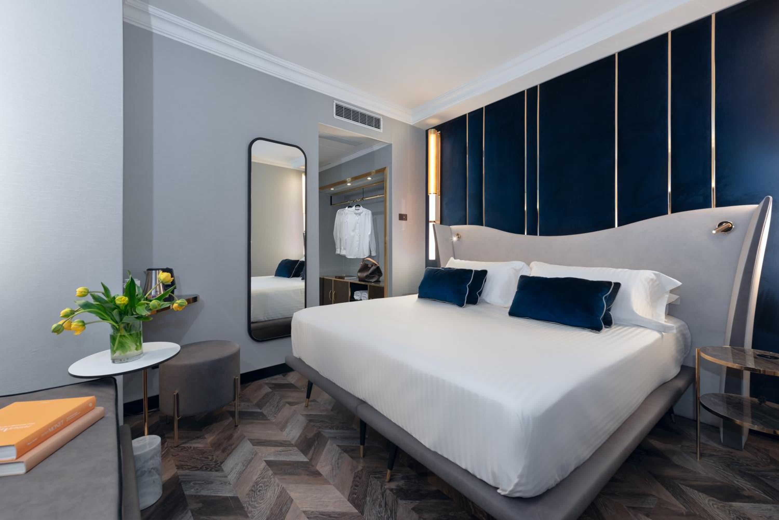 Premium Double or Twin Room - Photo 8