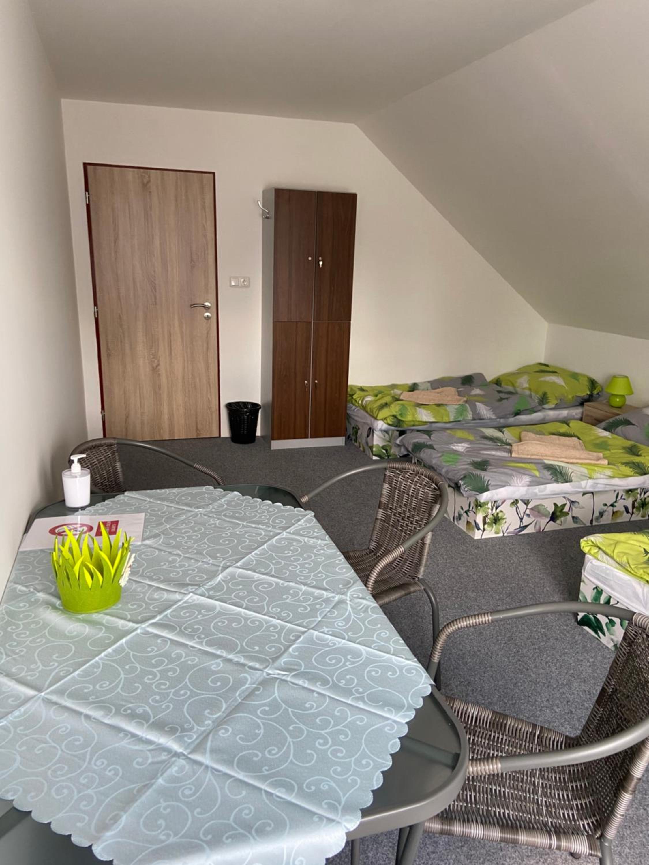 Quadruple Room with Shared Bathroom photo 2