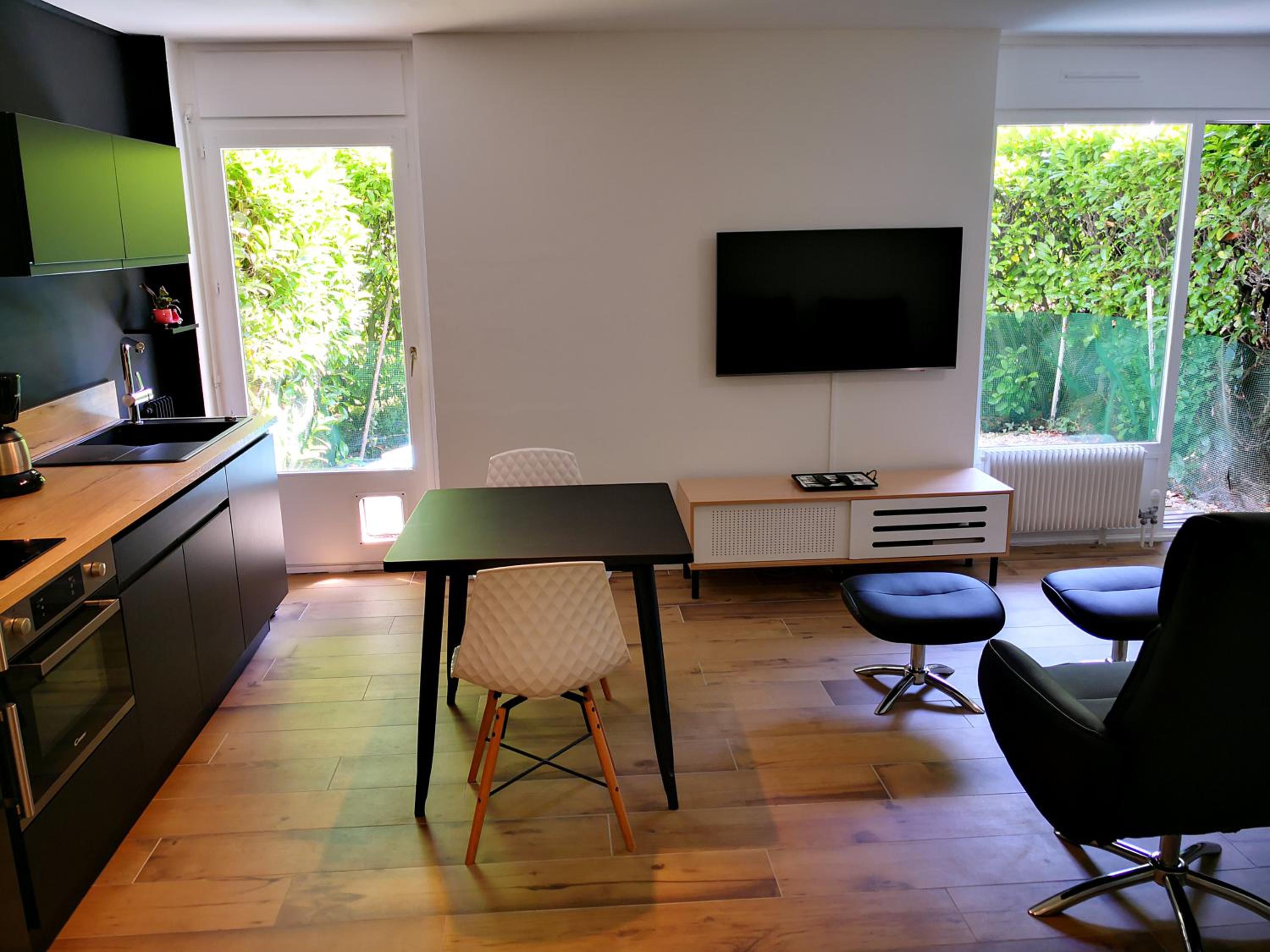 One-Bedroom Apartment photo 2